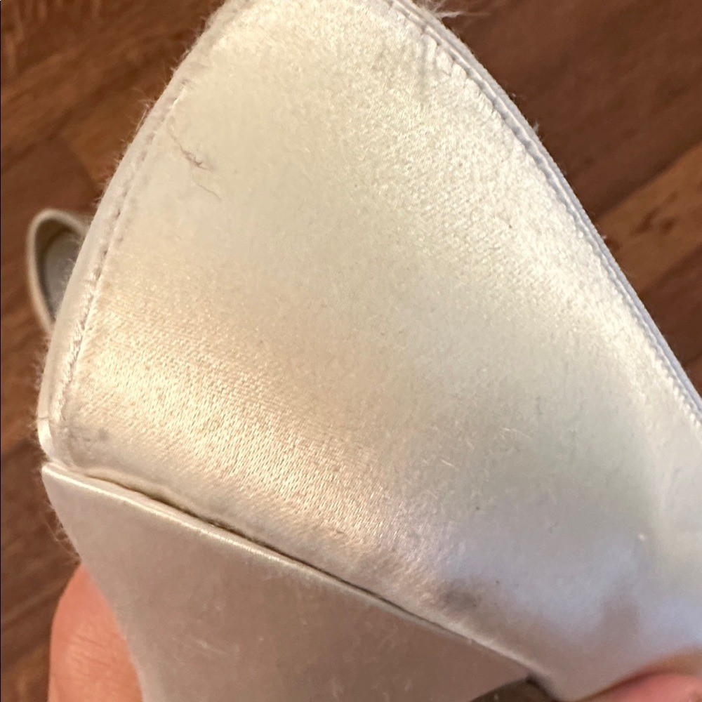 Vtg Dyeables «Cheers» Creamy White Satin Dressy Mary Jane Pointy Toe Low Pumps