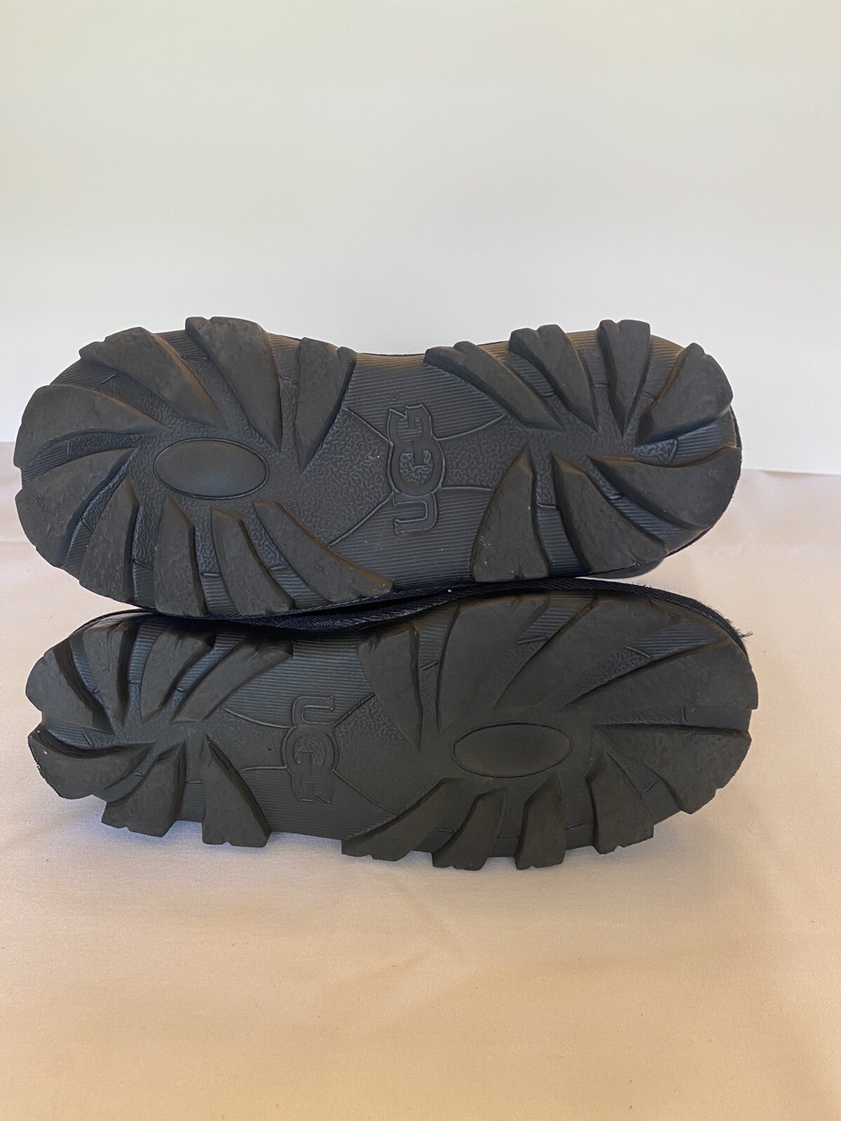 UGG Essential Short UGGpure Black Boot Size 8 1111513