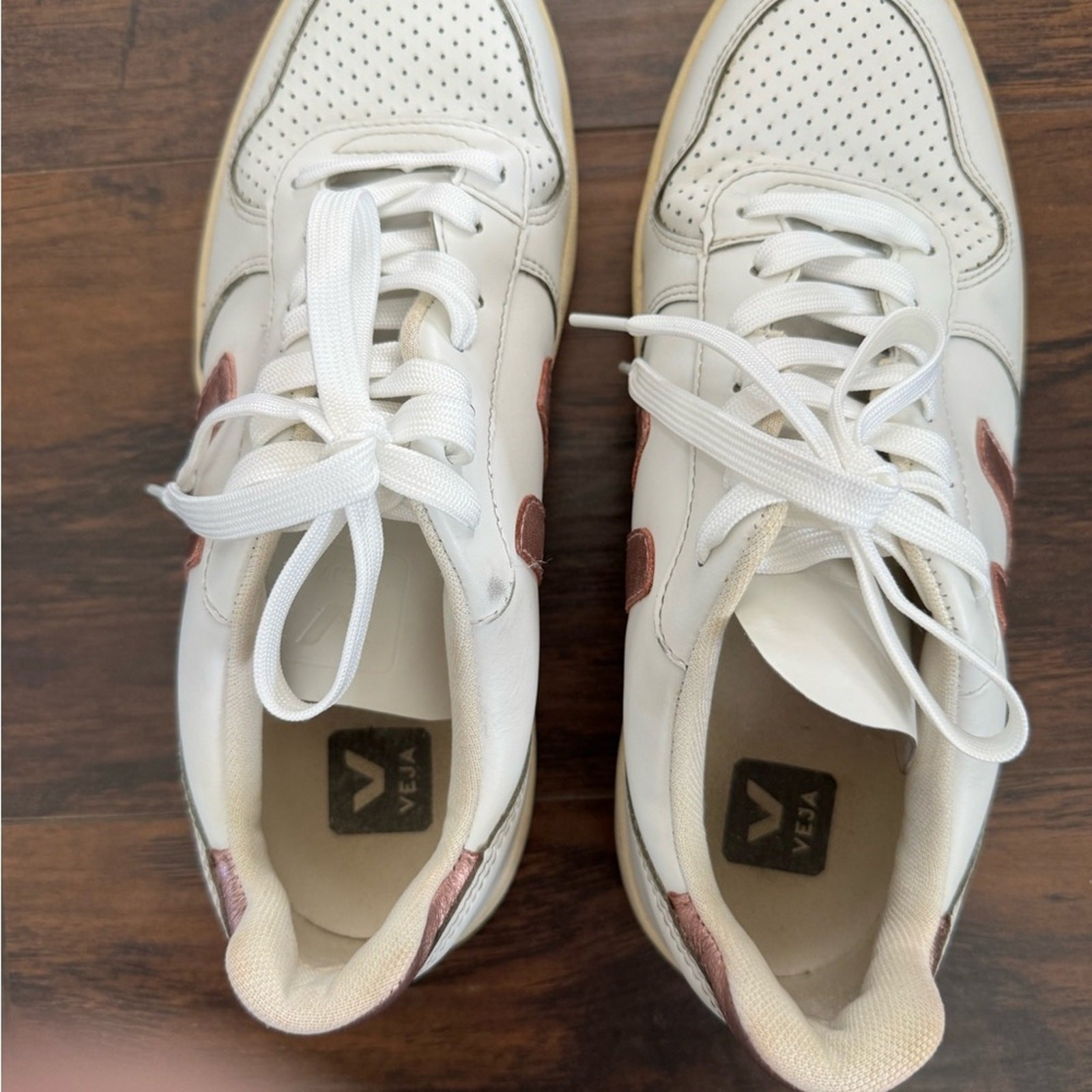 VEJA Women’s White Leather Sneakers with Rose Gold Accents sz 10 euro 41