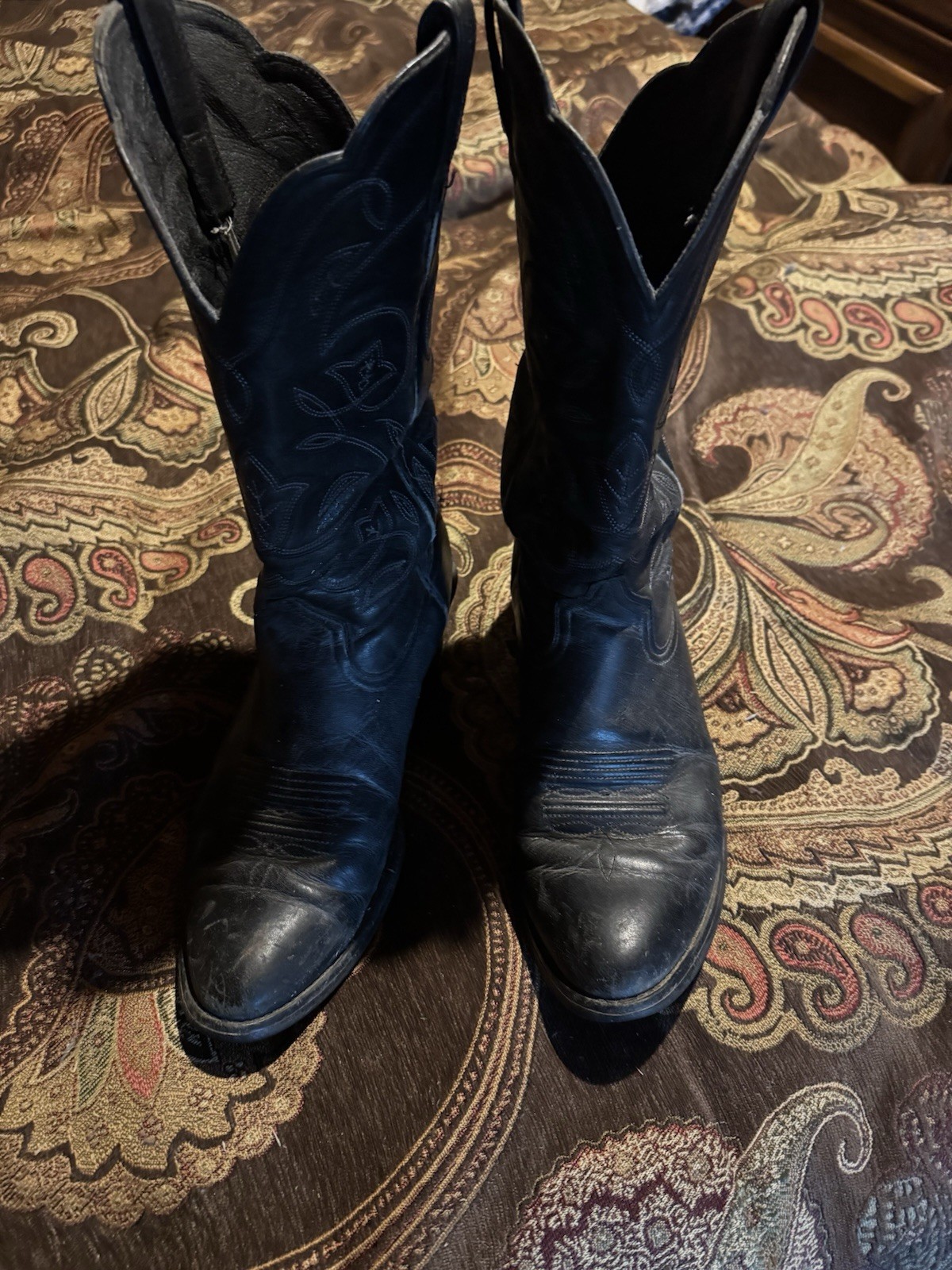 Ariat Heritage R Toe Women’s Size 9 Worn And Loved. They Are About Worn Out