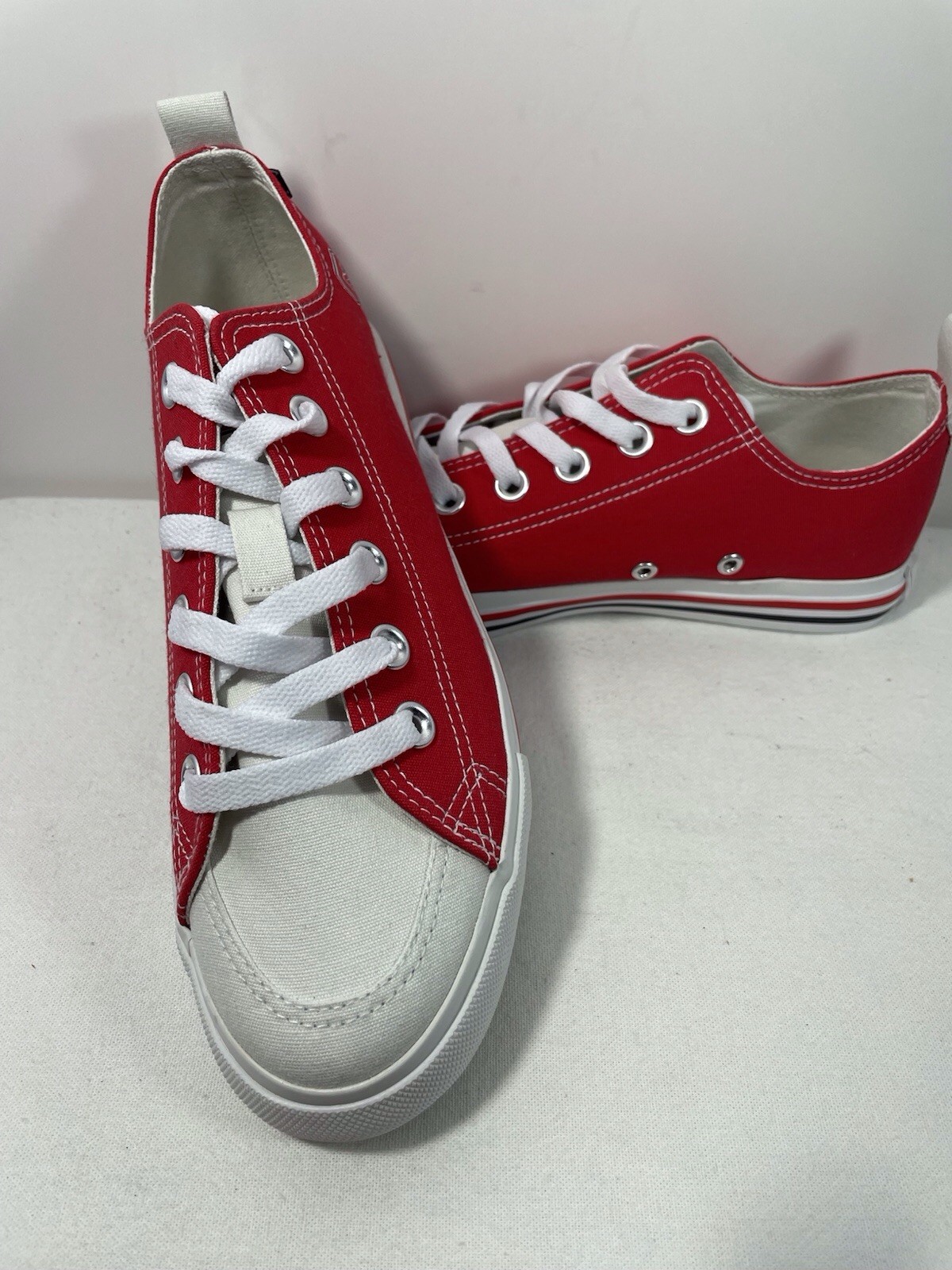 NEVER WORN! Women’s SKICKS NC State Wolfpack Red Low Top Sneakers 8 M