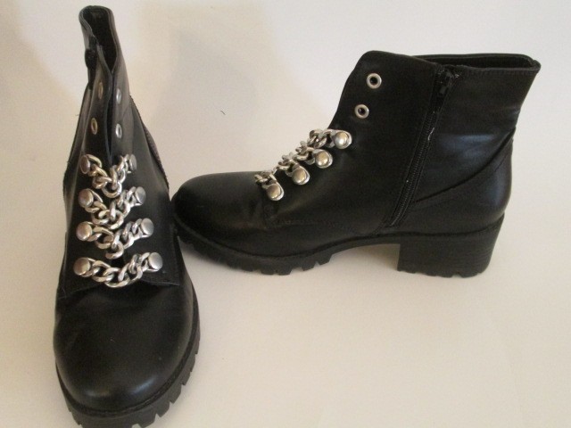 Black Combat Boots w Chains Side Zip Size 7.5 Med. Goth Punk