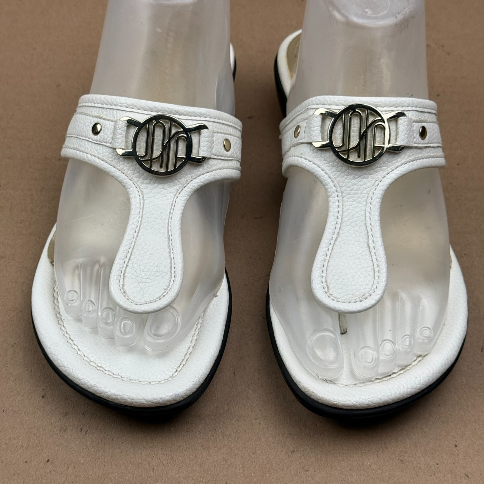 Unisa Sandals Womens 7.5M White Gold UNASHYR-R Thong Logo Slides Damaged
