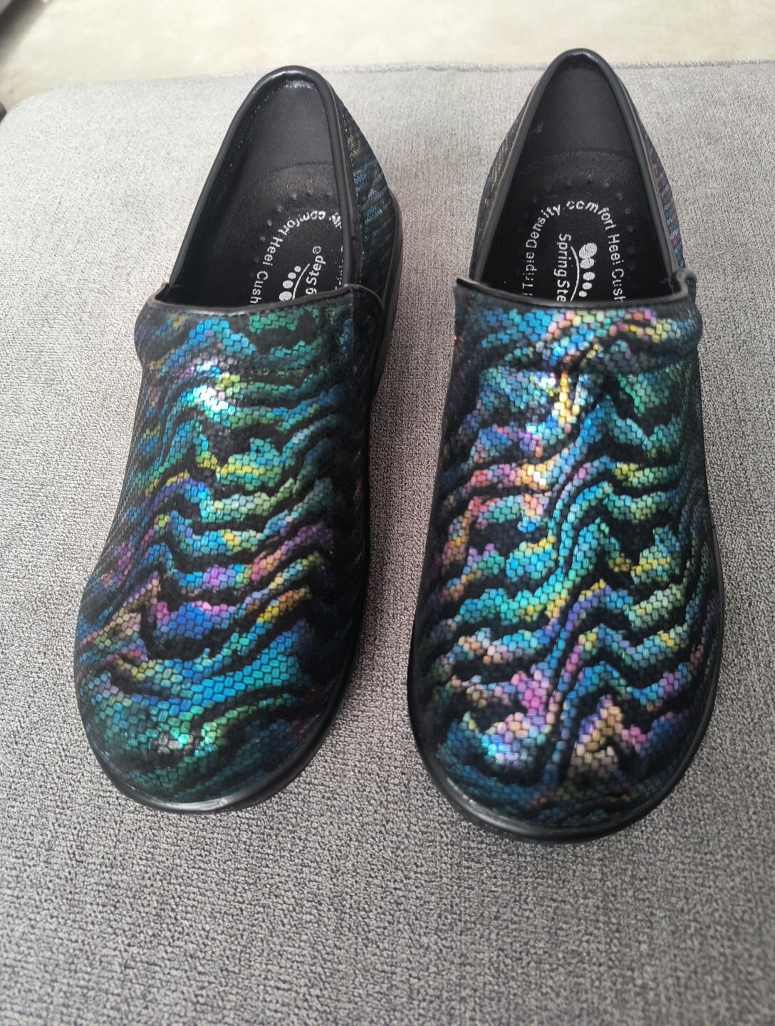 Spring Step Slip On Women’s Nursing Clogs Sz 6 Shoes Black Metallic Tiger Print