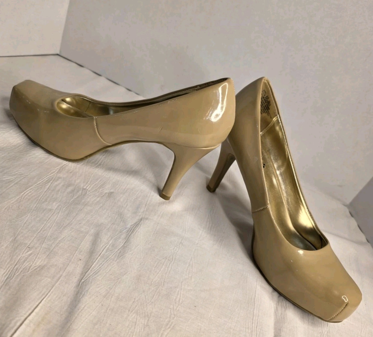 Candies Womens Classic Pumps Beige Slim Heels Round Toe Slip Ons 6.5 M