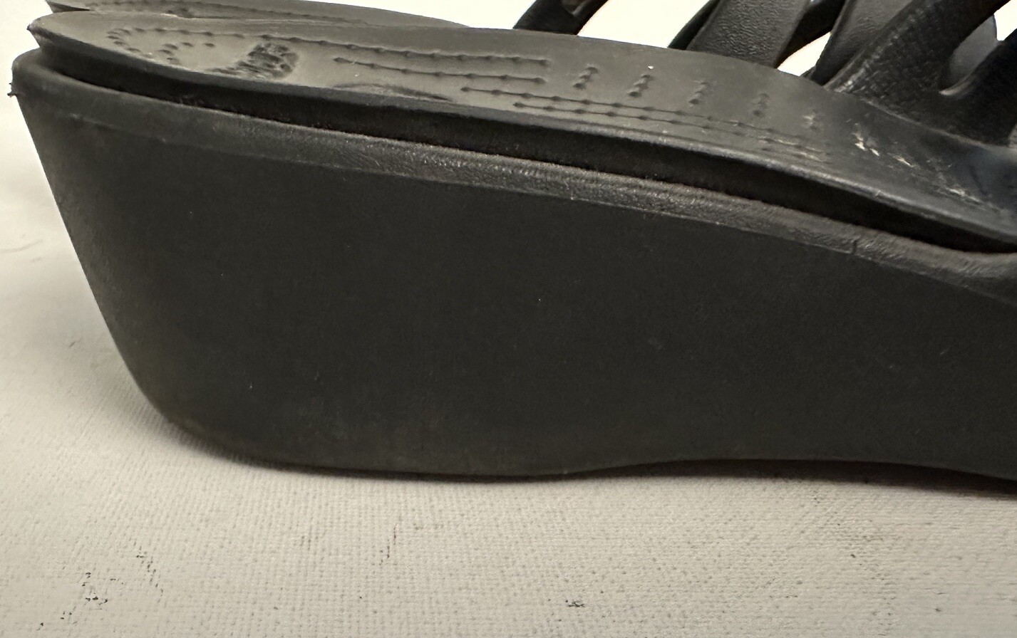 CROC’S RHONDA SIZE 11 WOMANS Wedge Sandal – EXCELLENT CONDITION/BARELY WORN!!