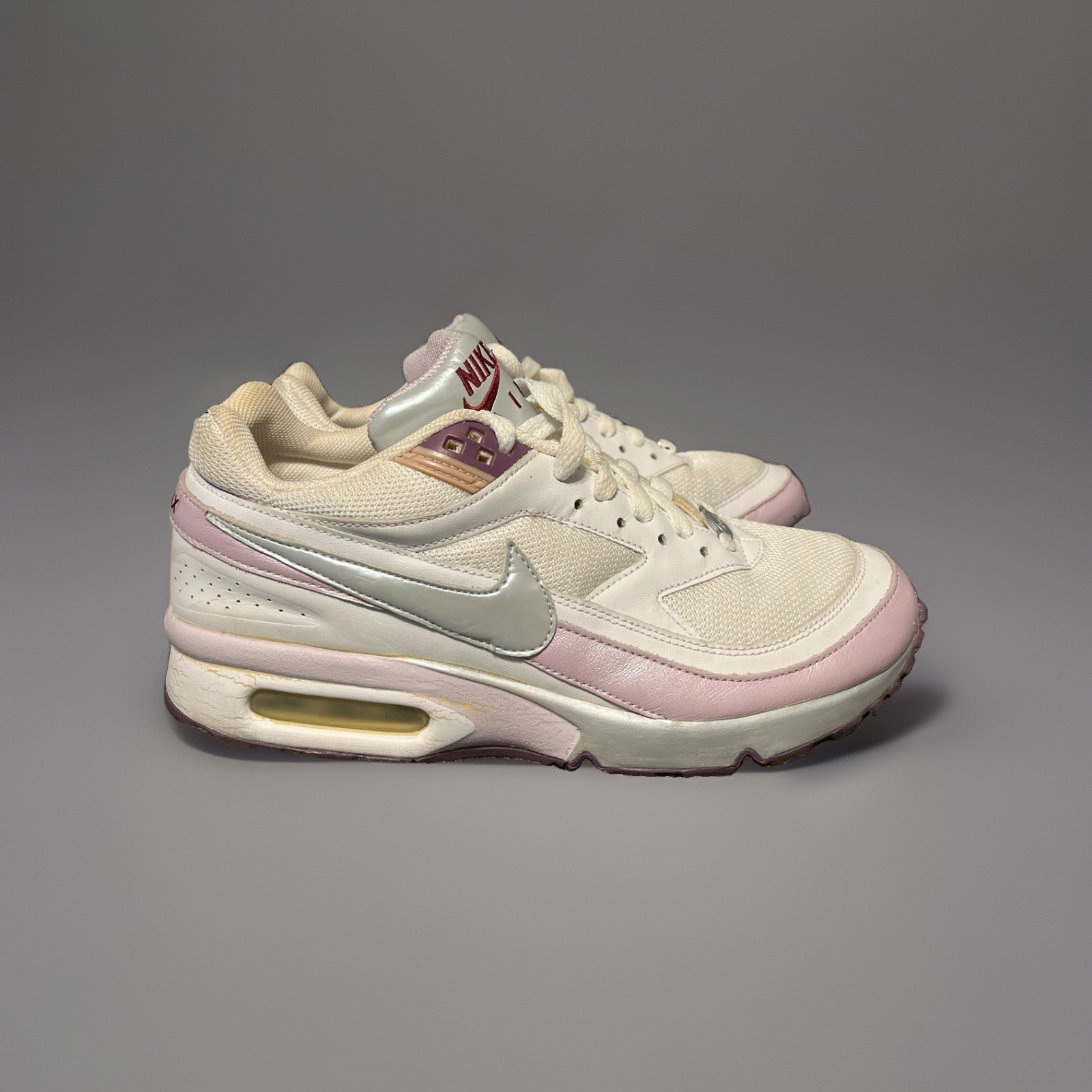 Nike Air Max Women’s Low Top Lace-Up Sneakers White Pink Purple Mesh Leather