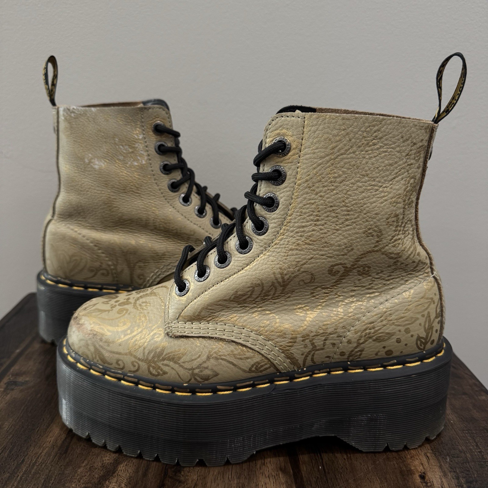 Doc Dr Martens Pascal 1460 Floral Combat Boots Leather Gold Women’s Size 8 US
