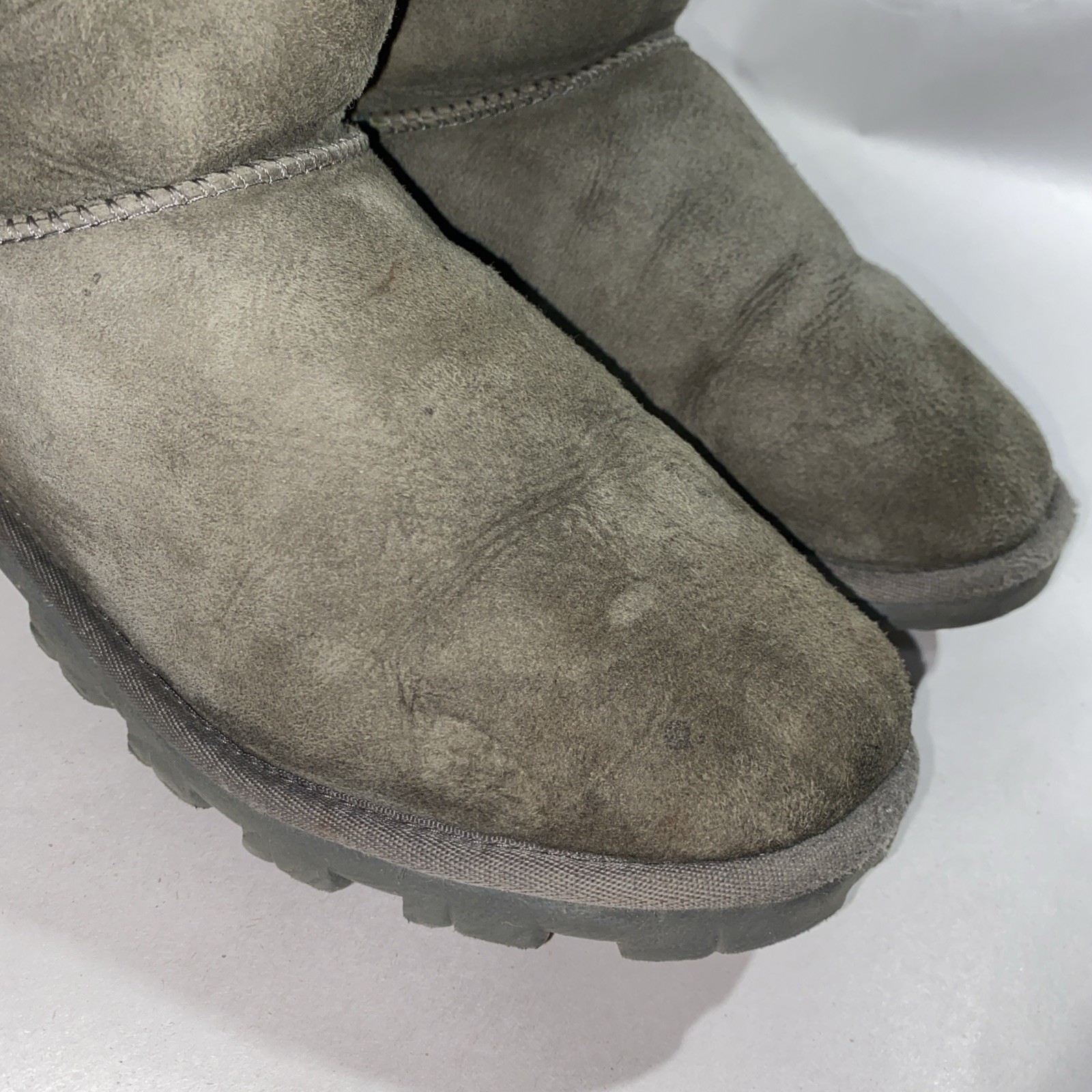 UGG Essential Short 5835 Gray Women’s Size 9 Snow Boots Lined Suede