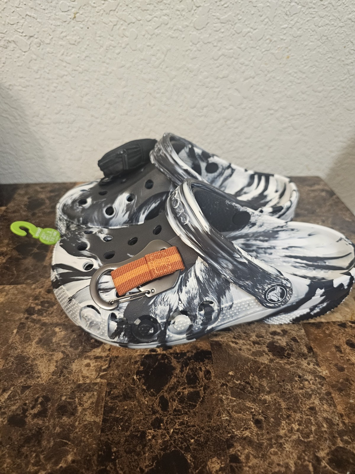New Crocs Baya Marbled Pouch Clogs Black and White Men’s 5/Women’s 7