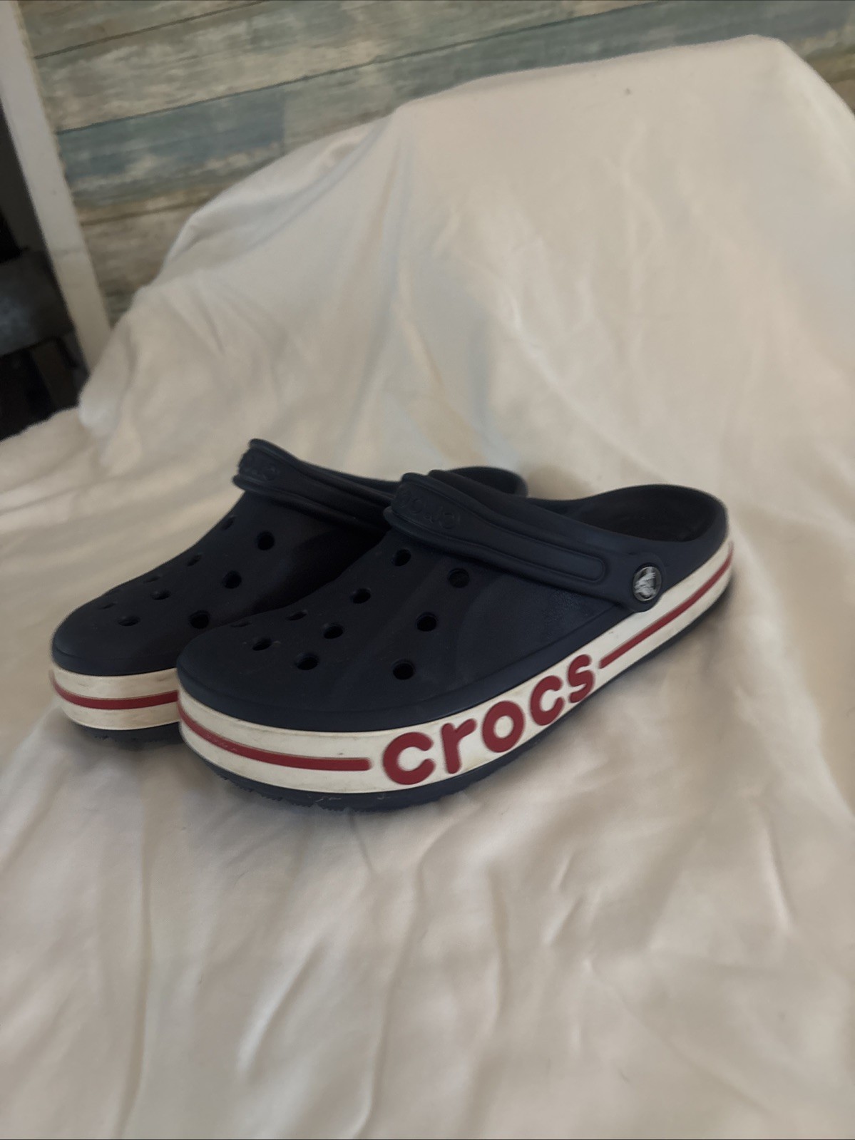 CROCS BAYABAND CLOG – Unisex – Blue with Red Strip – Women Size 9 men’s 7 BEACH