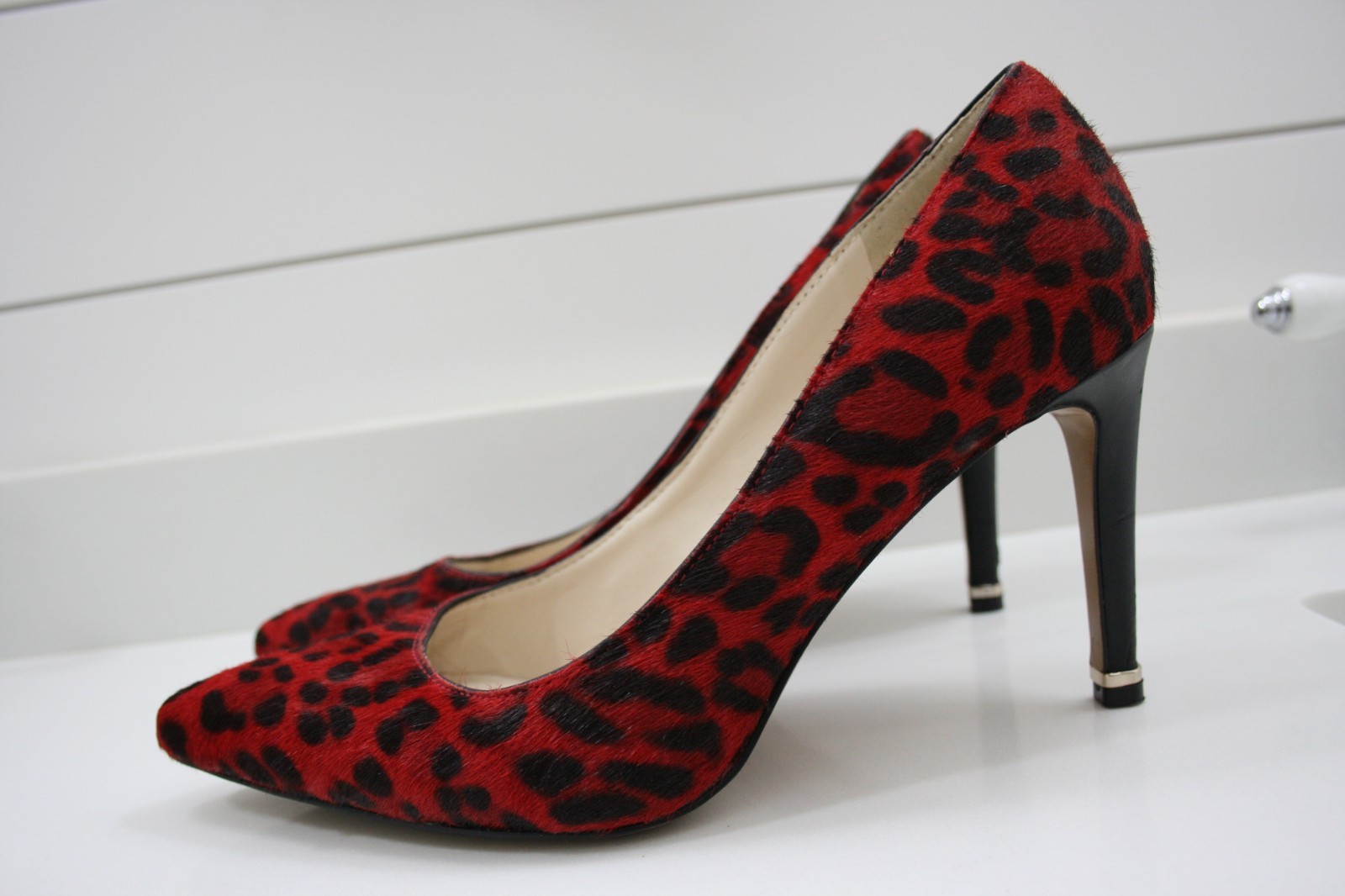 Katherine Kelly REESE Red Leopard Print Calf Hair Pointed toe Leather Pumps sz 8