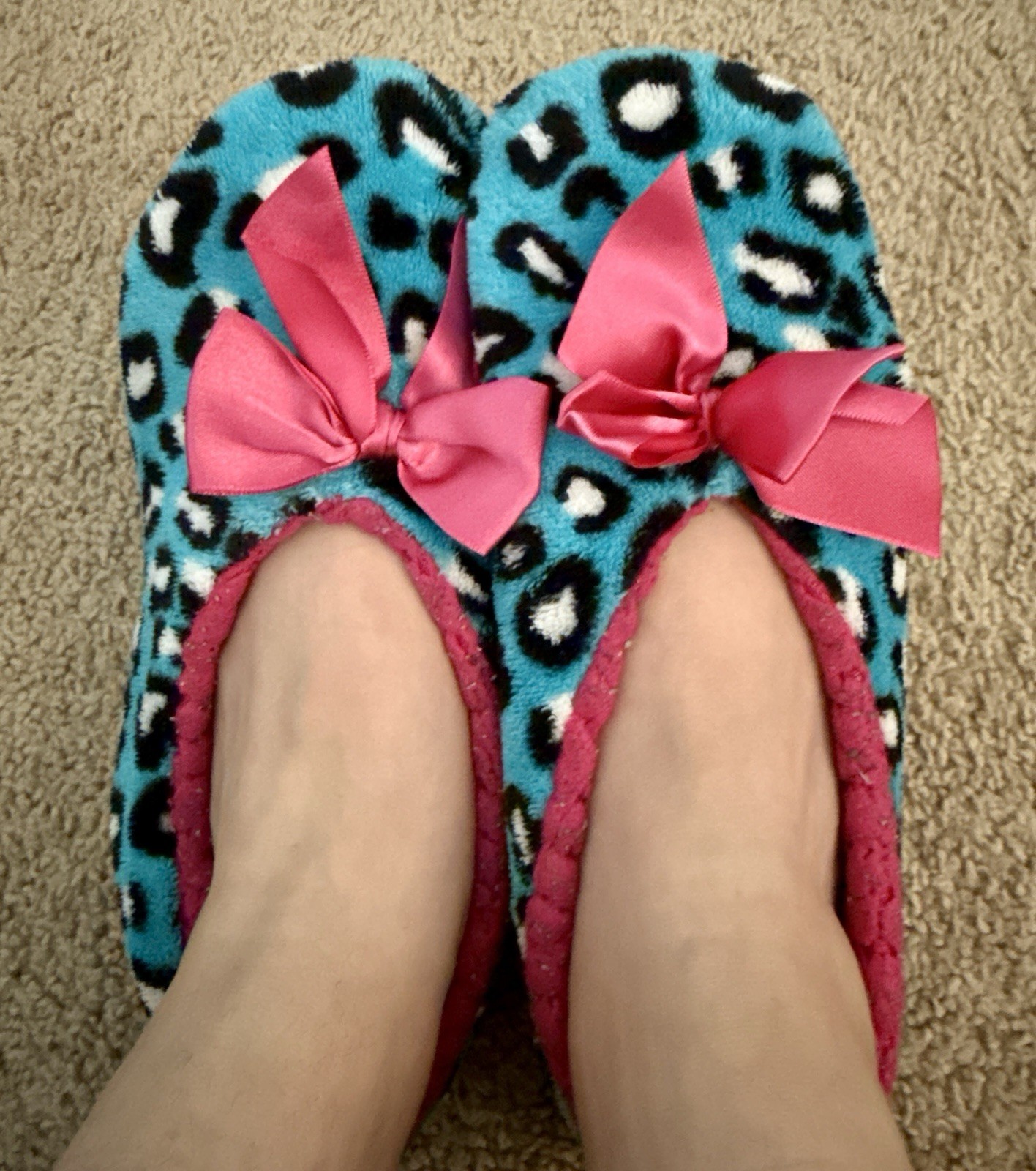 USED Women’s 2 Pair Slip-On Slippers Lot Blue Leopard Pink Bow Owl Non-Slip
