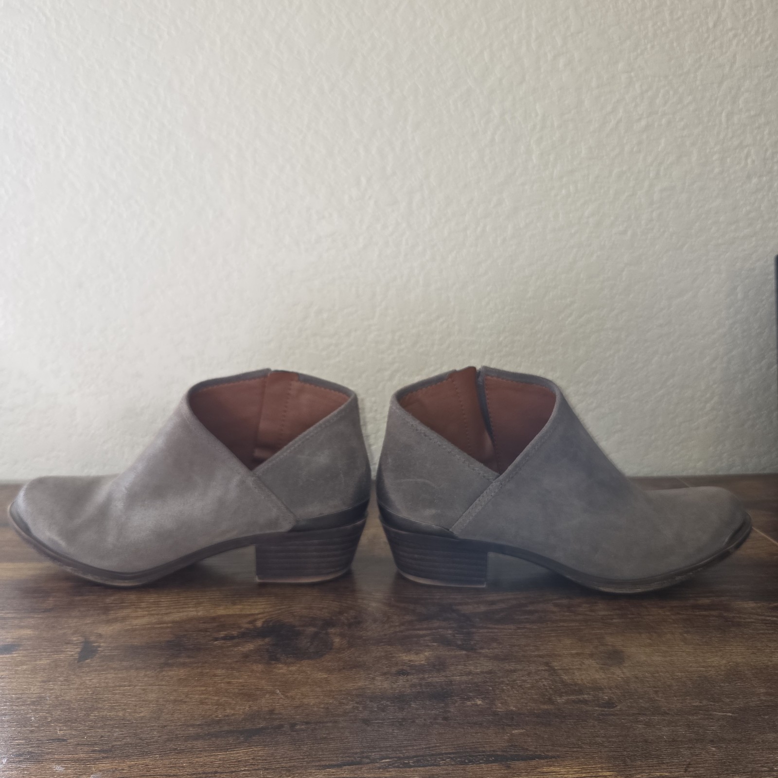 Lucky Brand Low Ankle Metal Detail Grey Western Suede Bootie US 8M 38 Women’s