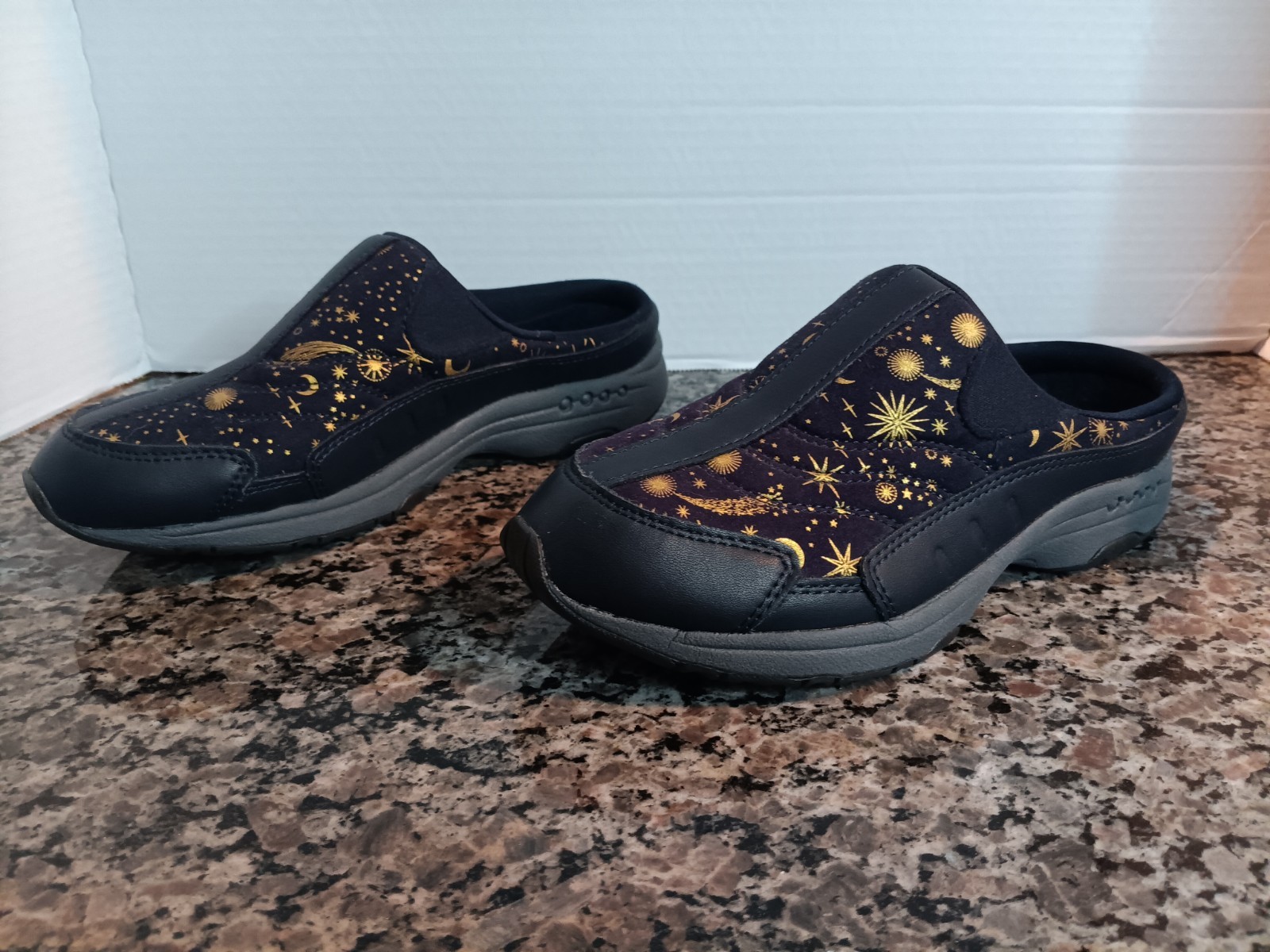 Easy Spirit Women’s TravelTime Walking Clogs dark navy w multi star print 6M