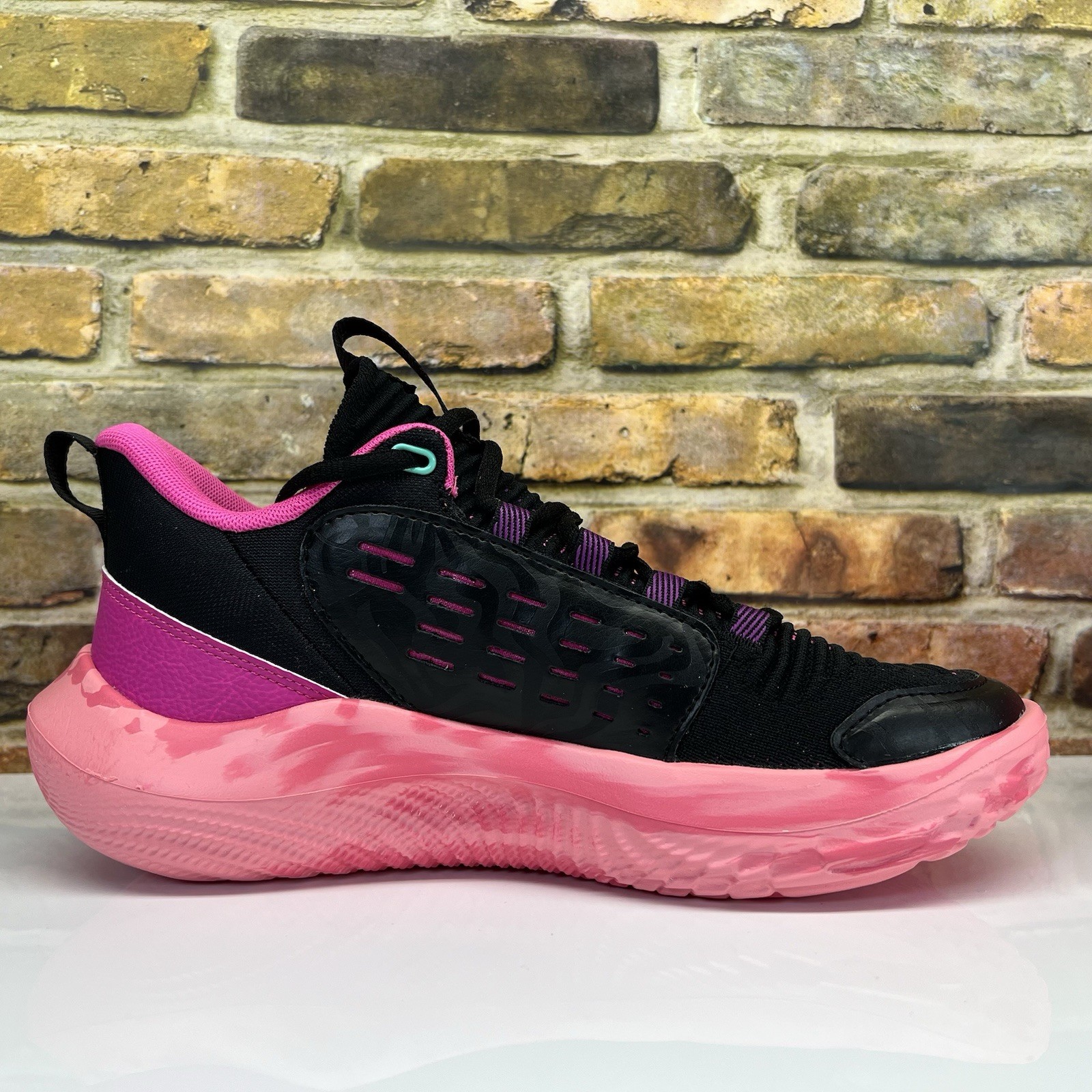 Under Armour Flow Breakthru 5 Womens Sneakers Black Pink 3028826-001 Size 9.5