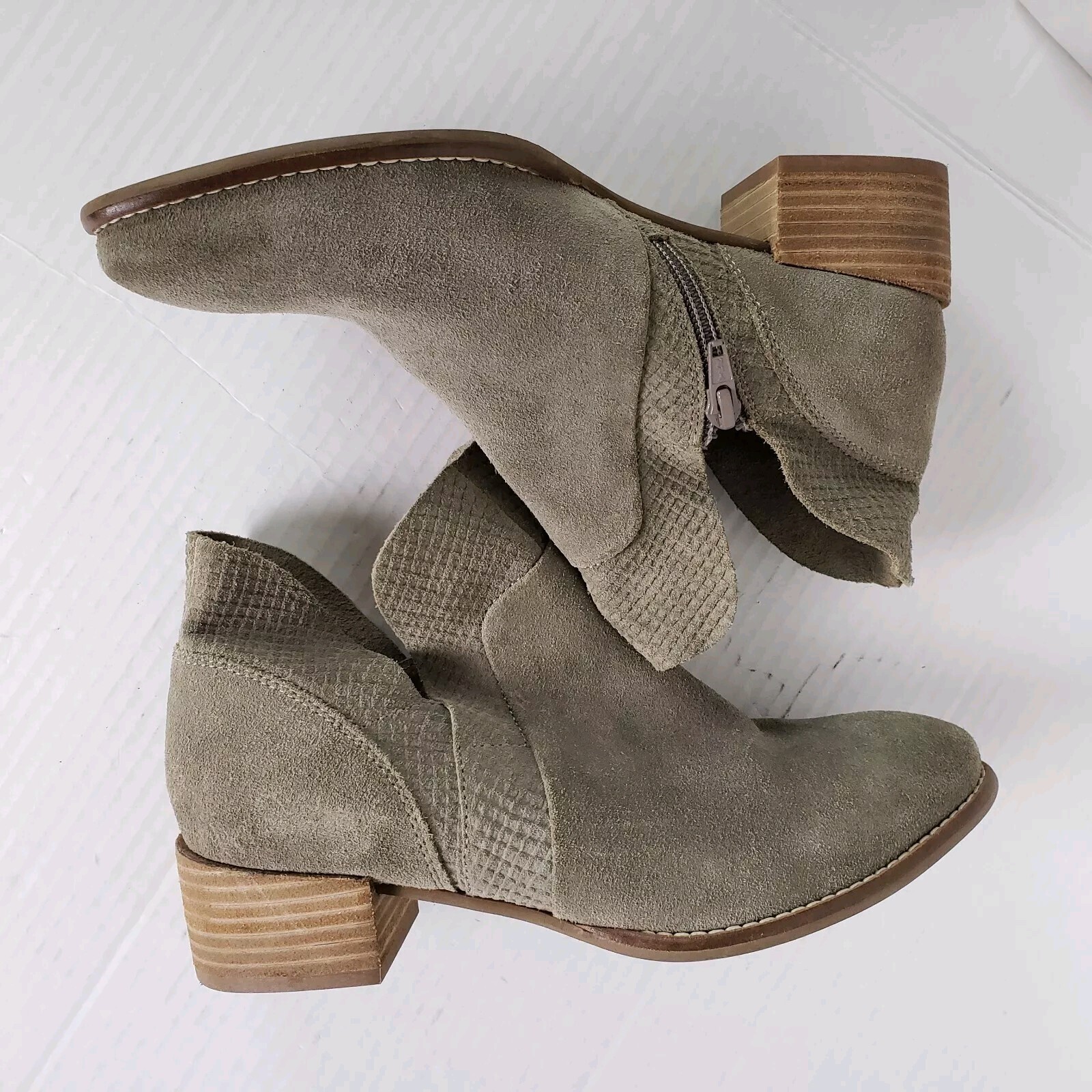 Seychelles Ankle Boots Womens 8.5 Gray Suede Leather Embossed Block Heel Zip