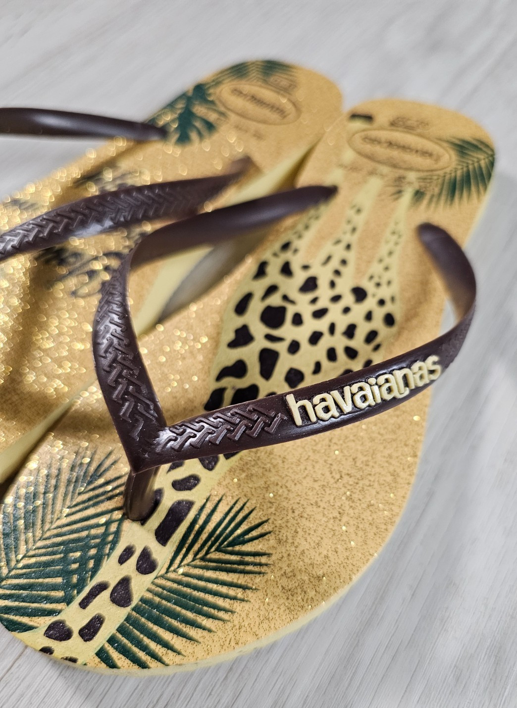Havaianas Flip Flops Metallic Gold- Safari US Women Sz 6- USA 3/4Y EUR 33-34