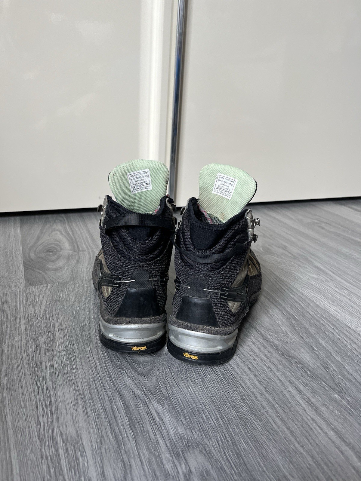Salewa TRAINER MID GTX Розмір EU38 1/2 insole 24.5 cm ,US 7 1/2 ,UK 5 1/2