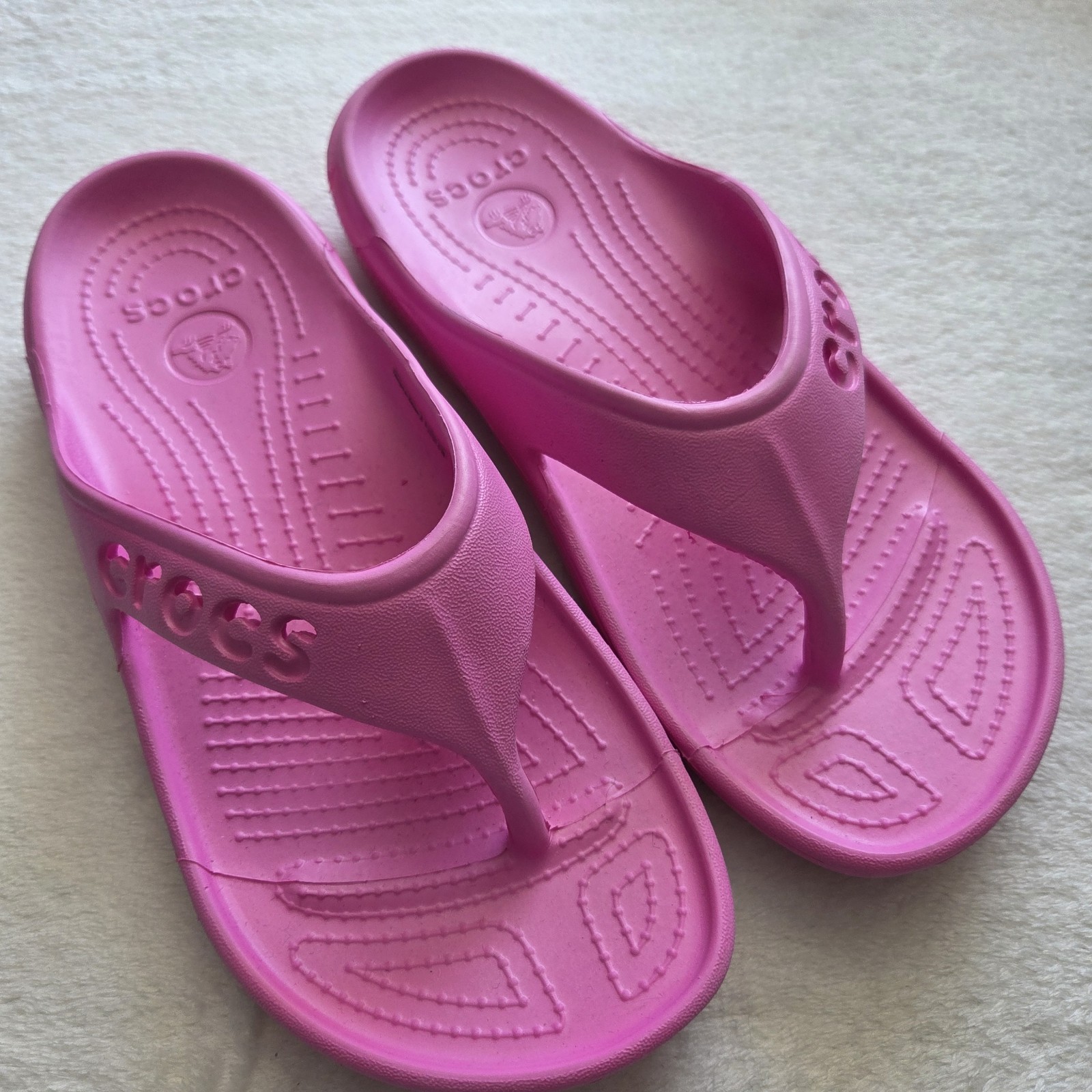 Crocs Baya Flip Flop Slip On Thong Party Pink Womens 7 NWOT