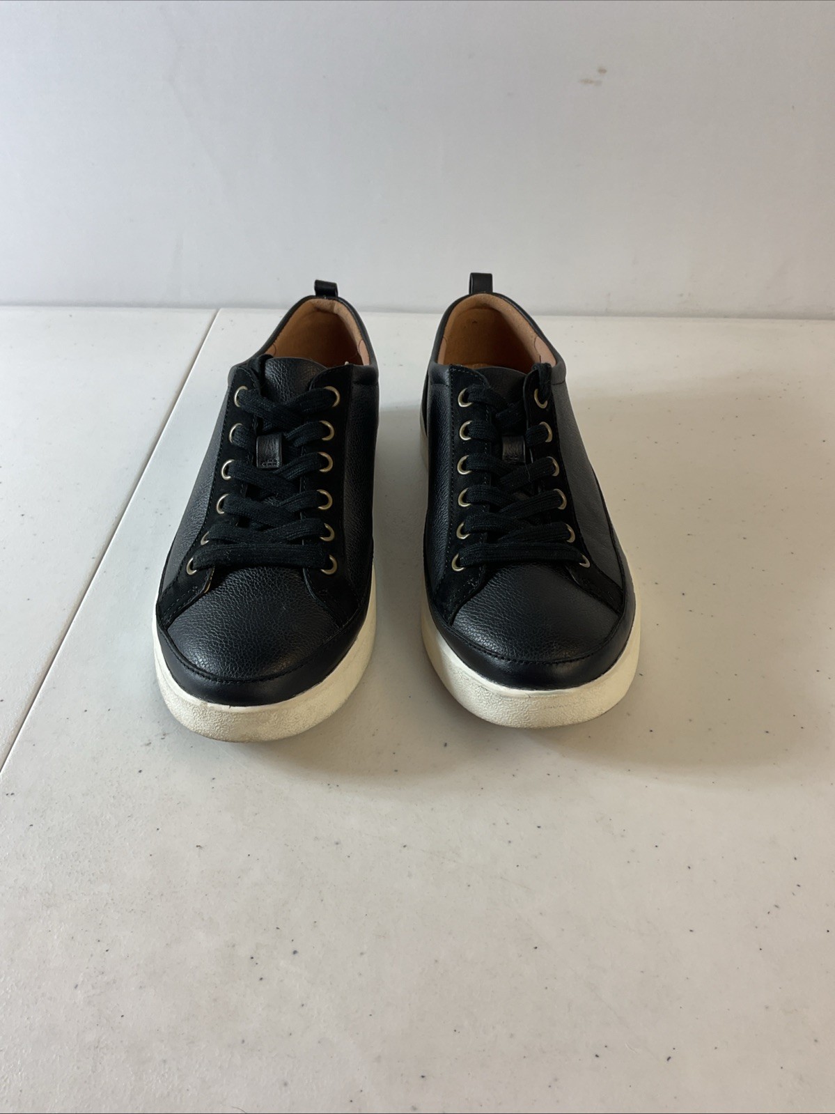 Vionic Winny Women’s Black Leather Suede 9.5 Low Comfort Sneakers Casual Travel