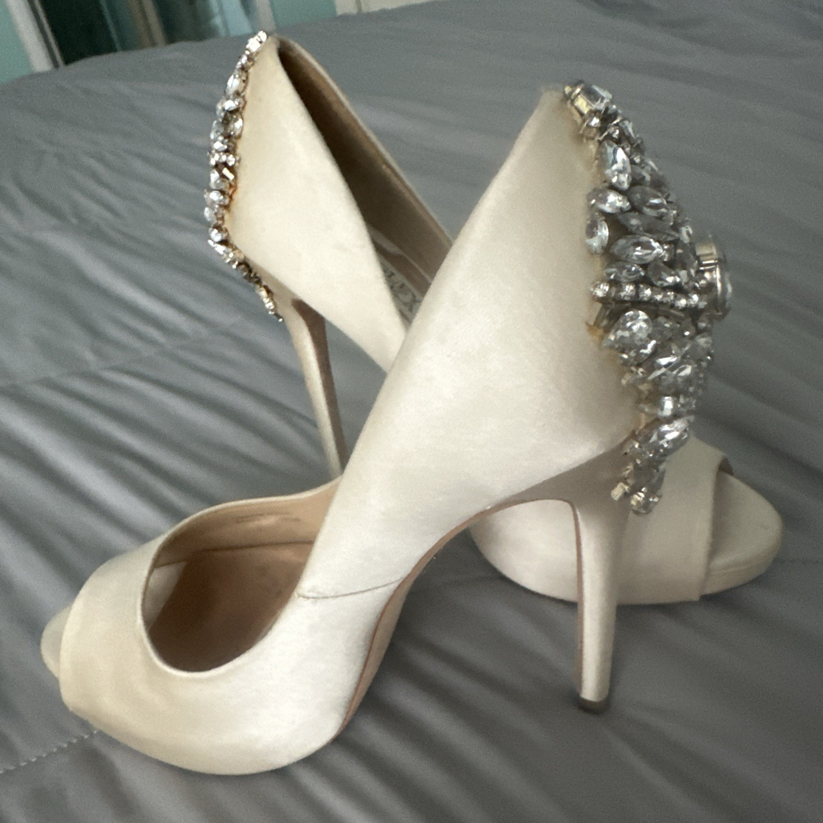 Badgley Mischka Kiara Ivory Satin Crystal Heel Pumps Women’s 5.5 Authentic