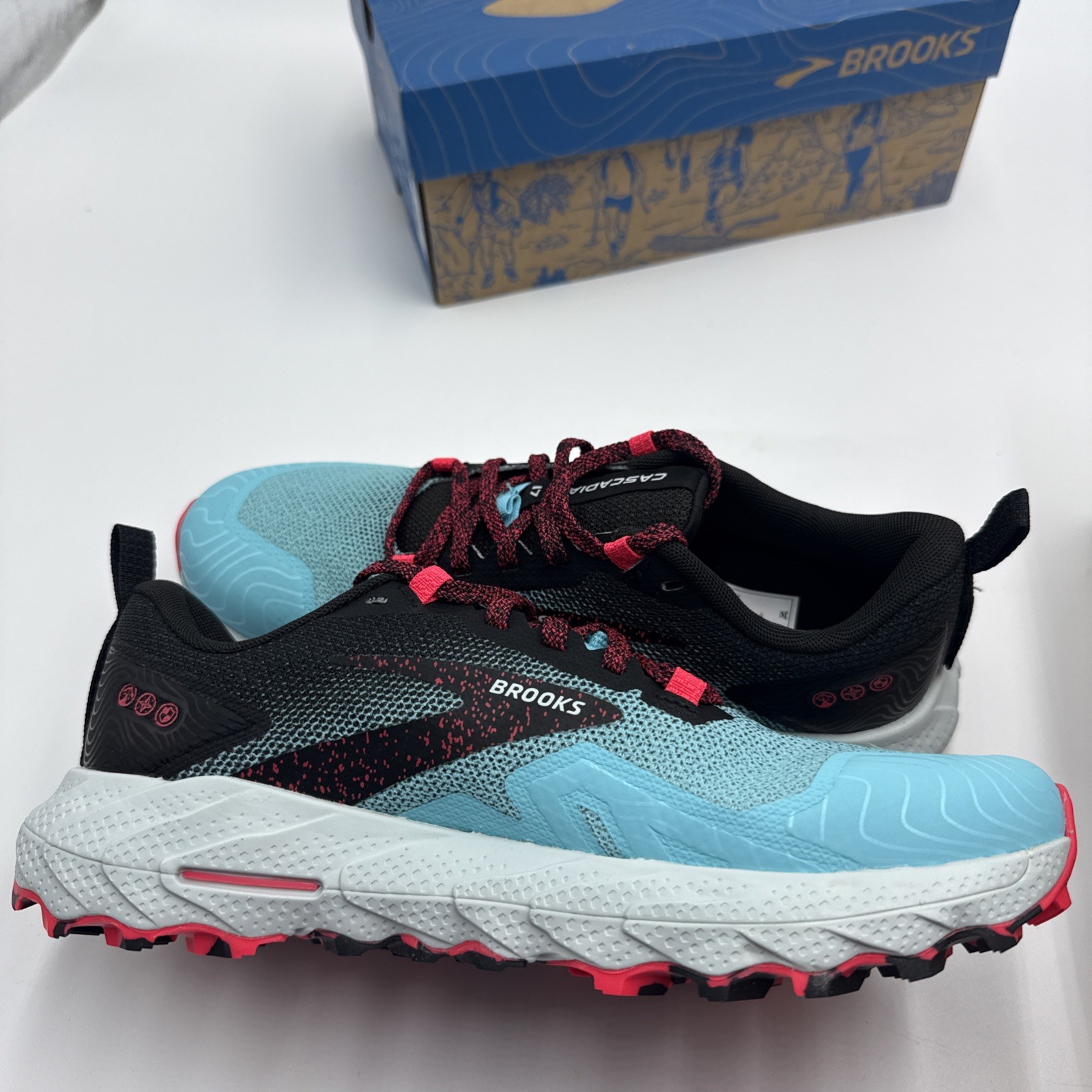 Brooks Cascadia 17 Women’s Size 7 Trail Running Shoe White Blue Black Pink