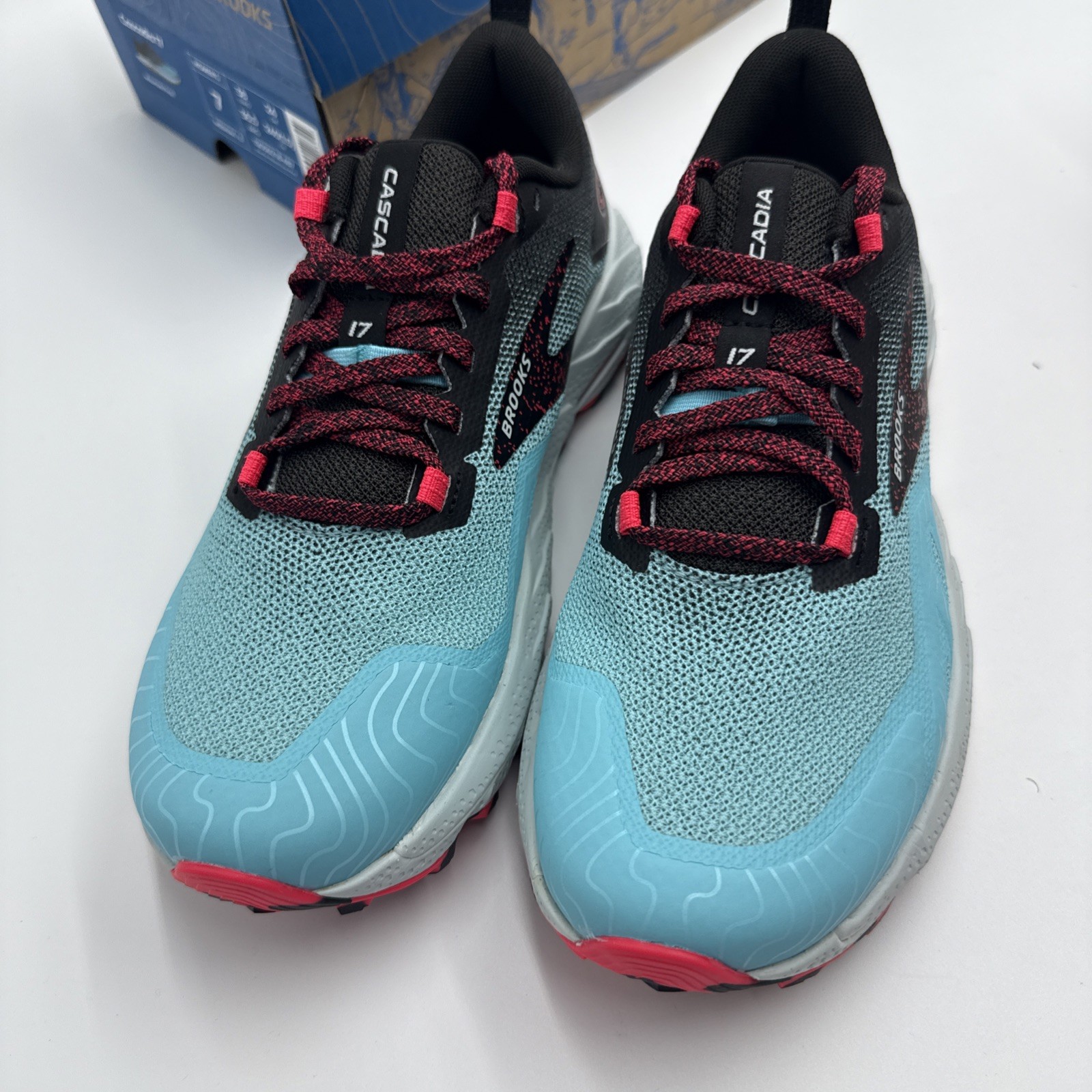 Brooks Cascadia 17 Women’s Size 7 Trail Running Shoe White Blue Black Pink