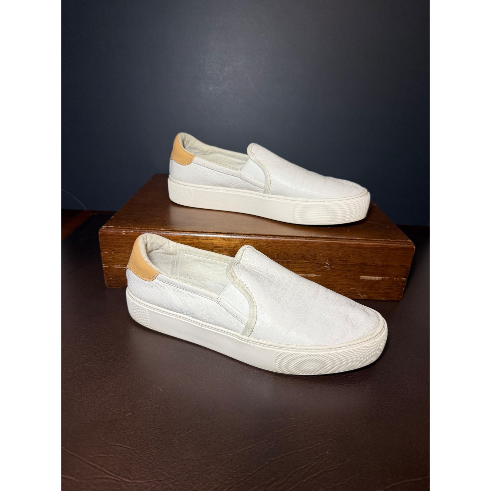 UGG Jass Slip On Sneakers White Pebbled Leather Platform Shoes 1121612 Womens 9