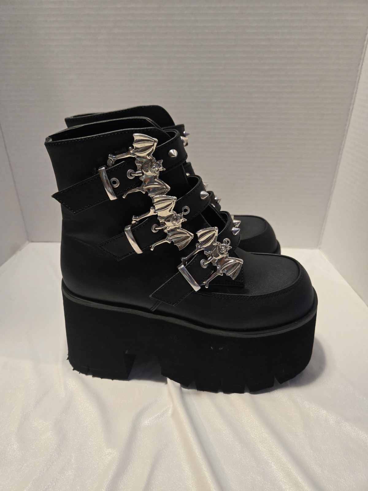 DEMONIA Womens ASH55/BVL Chunky Vegan Black Bat Buckles Platform Ankle Boot Sz 6