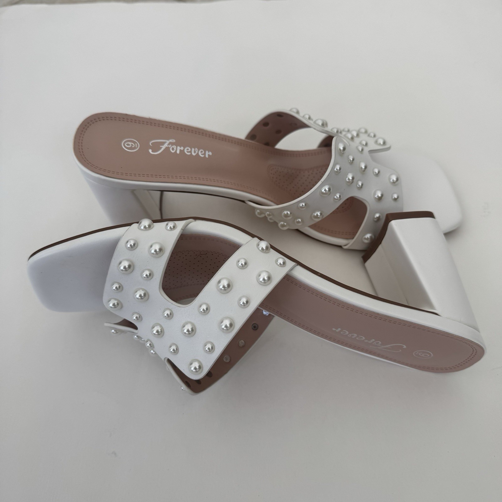 Forever Sandals Women’s 9 Pearl Studded White Slip On Slides Baby Showers New