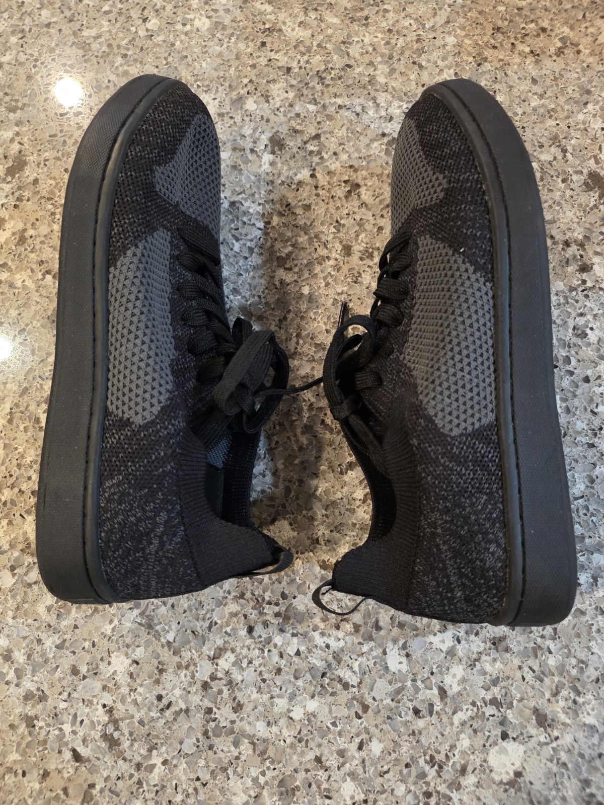 SUAVS, womens athletic shoes, 100% recycled knits, black/gray, womens US size 9