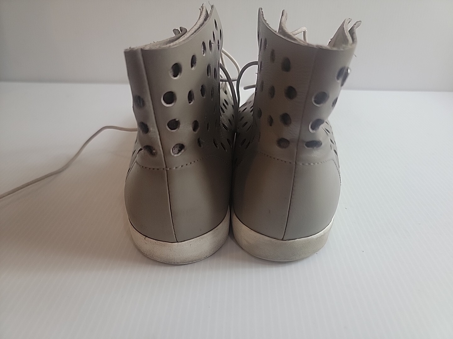 Volcom Heather Gray Leather High Top Perforated Sz 7.5