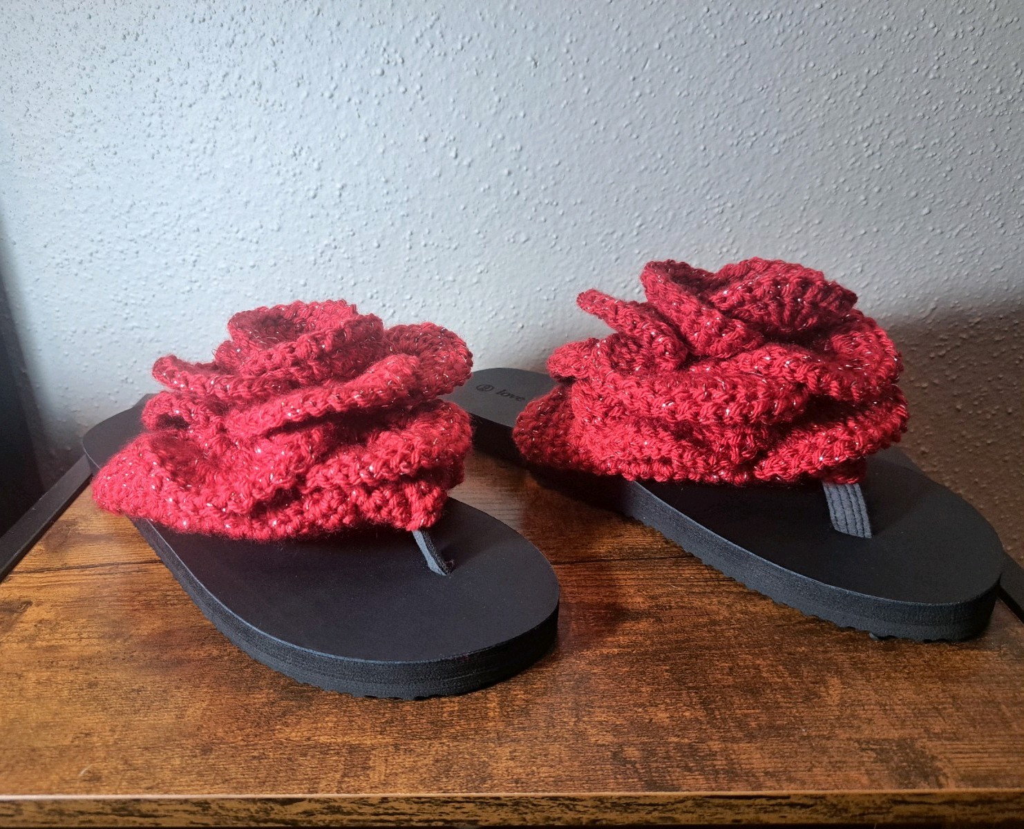 Women’s Size 9 Sandals With Handmade Crochet Red Sparkle Gemstone Rose
