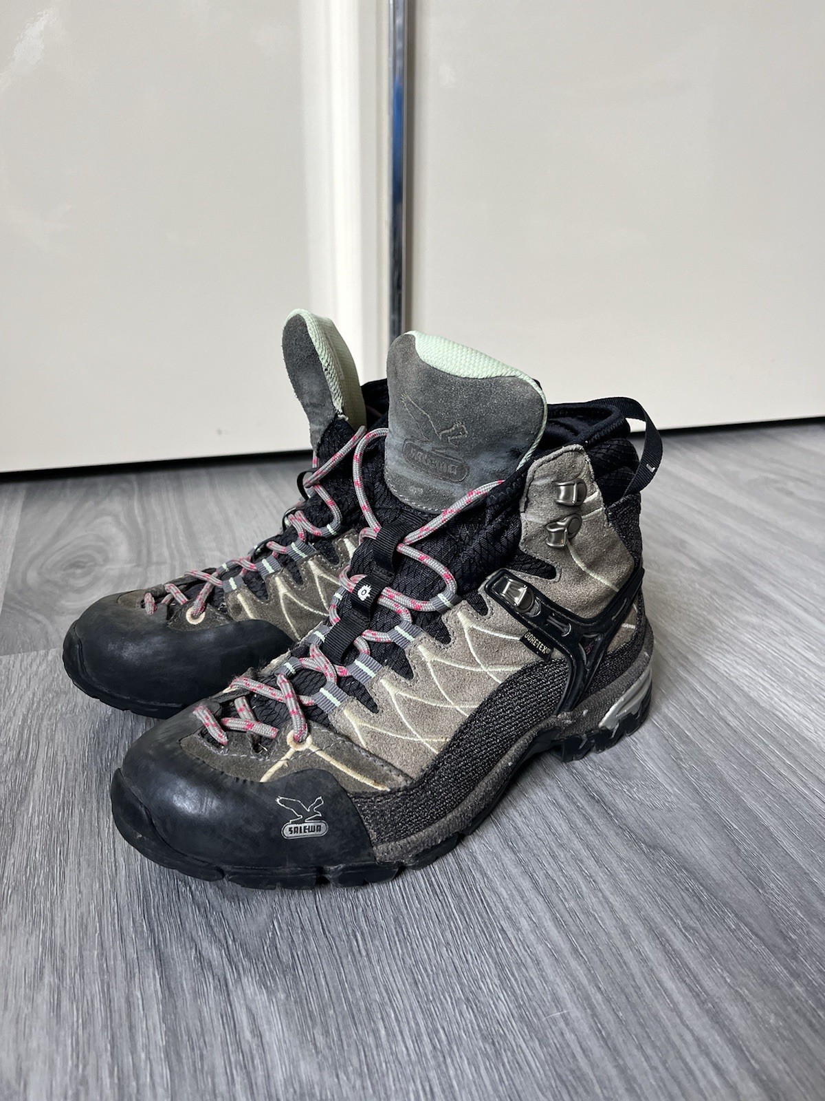 Salewa TRAINER MID GTX Розмір EU38 1/2 insole 24.5 cm ,US 7 1/2 ,UK 5 1/2