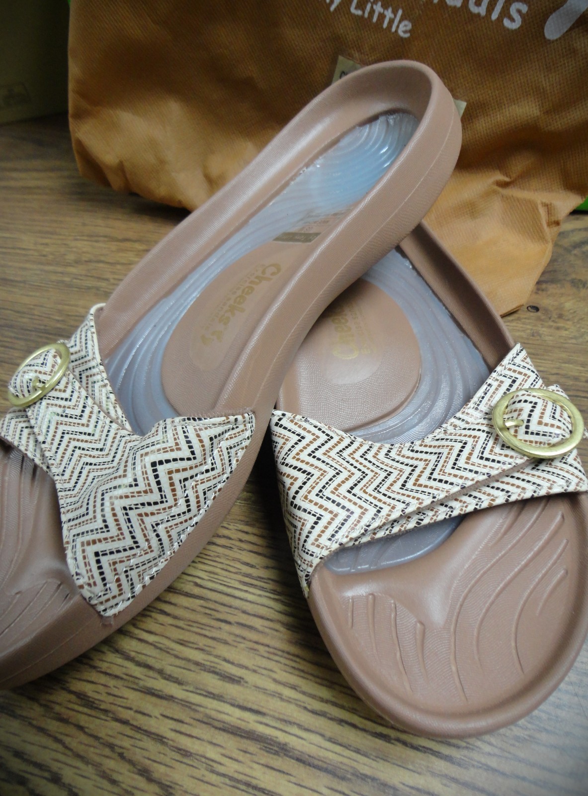Cheeks Women’s Sandals, NEW ! Chevron Tan Natural Size 10 Slide On Walking