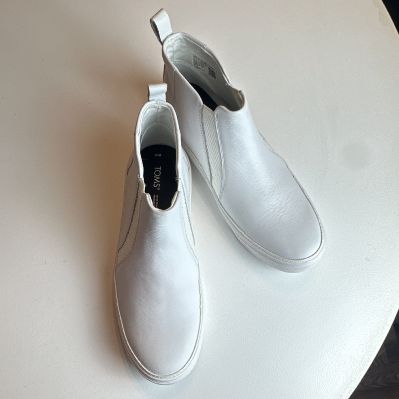 Tom’s Shoes Women’s Bryce High Top White Leather Elastic Gore Pull Tab US 9