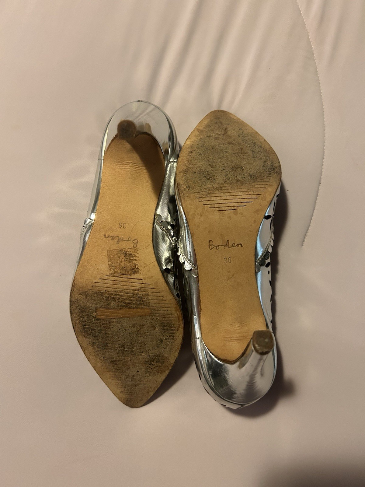 Boden Women’s Silver Leather Cut-Out Scalloped Pointed Toe Slip-On Pumps US 6