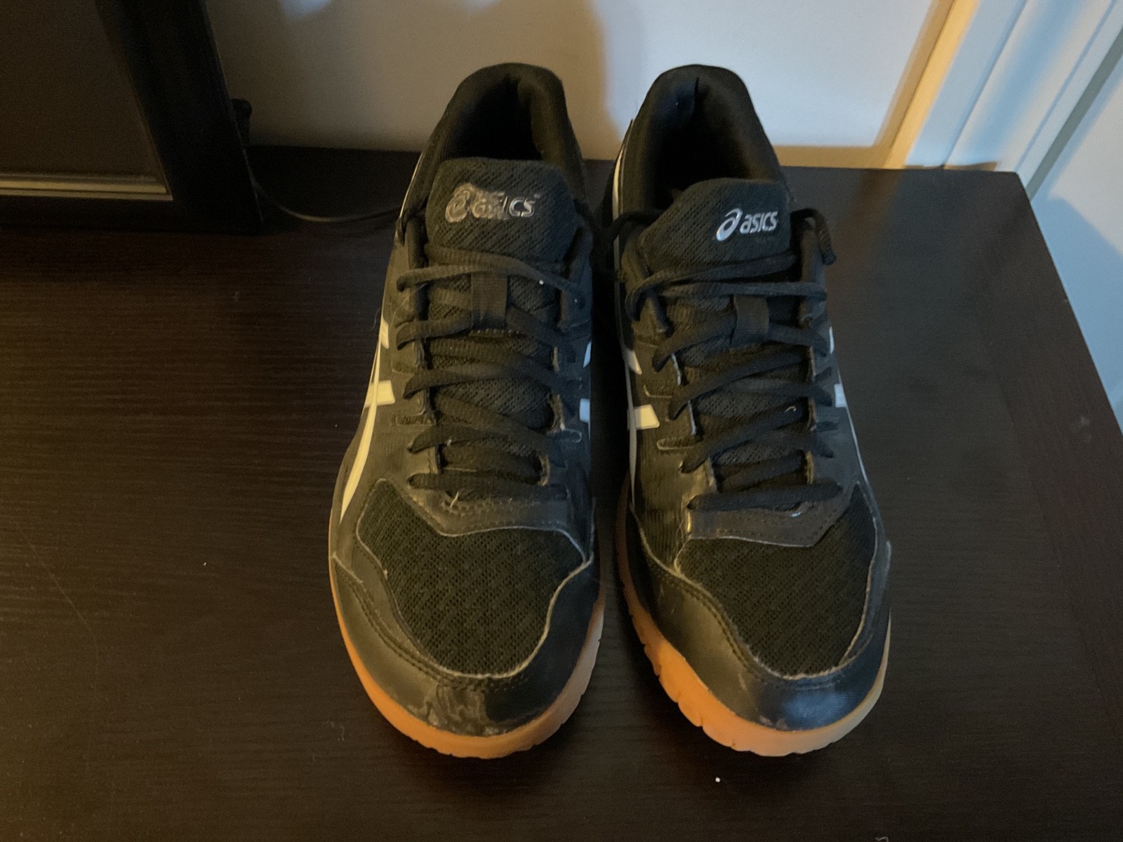 Asics Gel Rocket Women’s Volleyball Gym Shoes Black/white Size 8.5