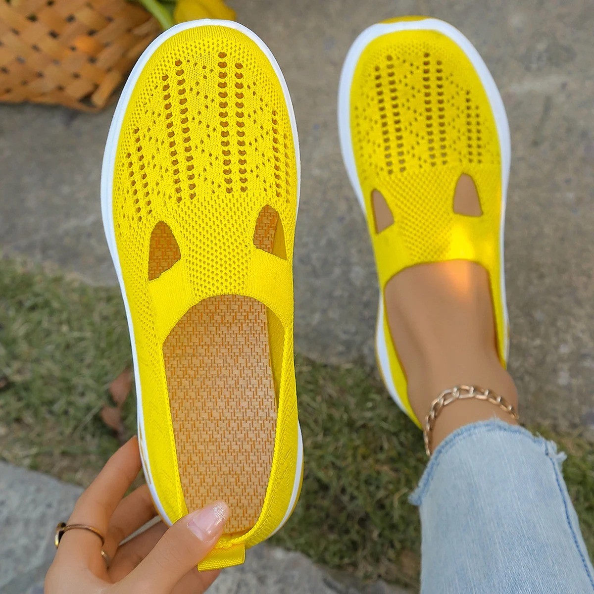 Women’s Casual Sneakers Lightweight Flat Walking Shoes for All Seasons Style