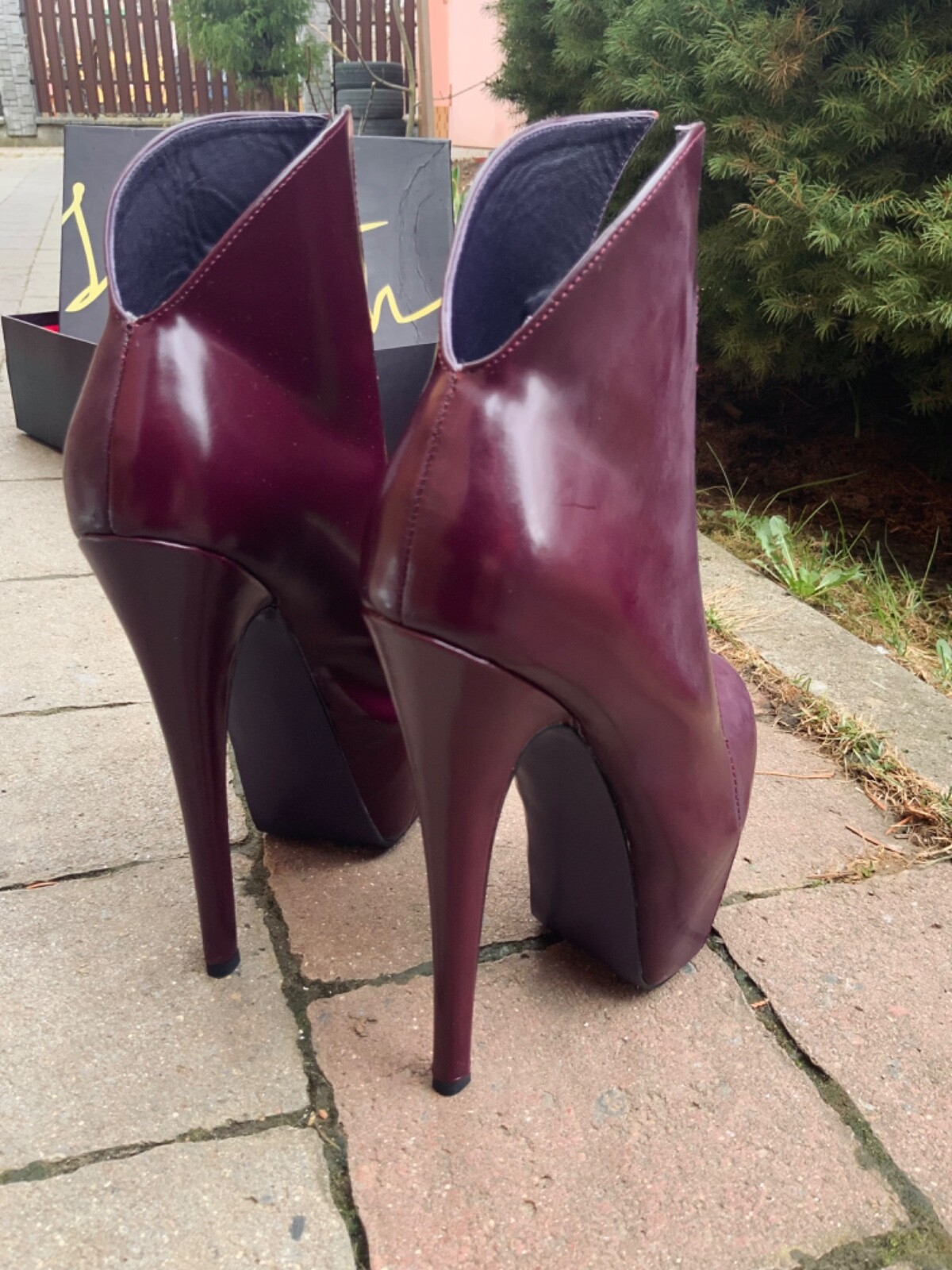 ZIGI NY LONDON TRASH CRIME PATENT LEATHER STRAPPY WEDGE BOOTIE 6.5 US/ 37 EU