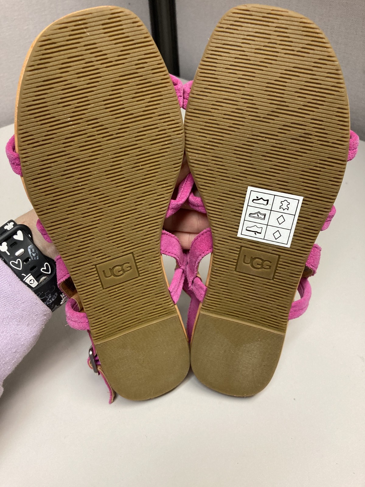 UGG Women’s Fuschia Suede Thin Strap Sandal Size 7
