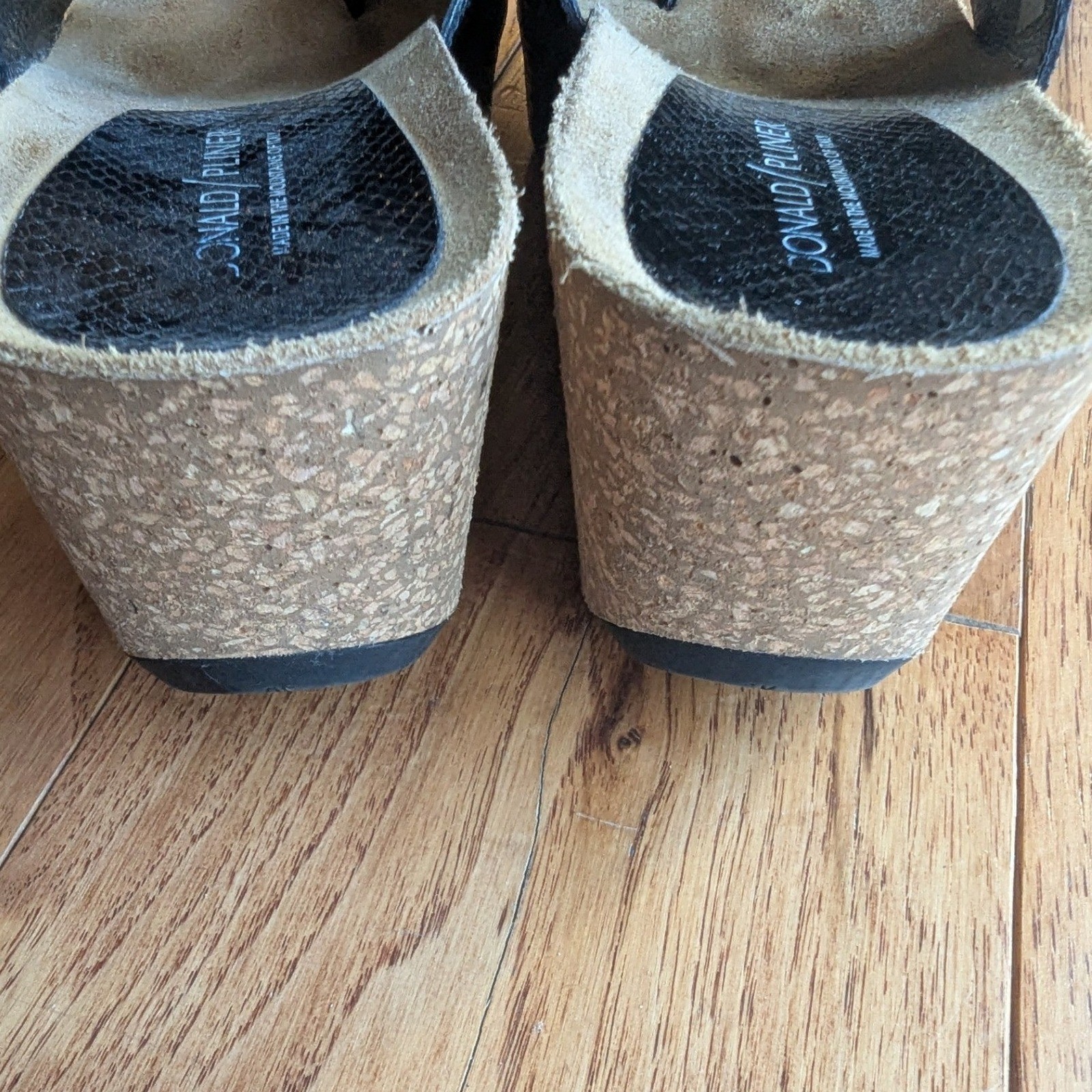 Donald Pliner Platform Wedge Sandals Black Snakeskin Embossed Cork Womens 7B