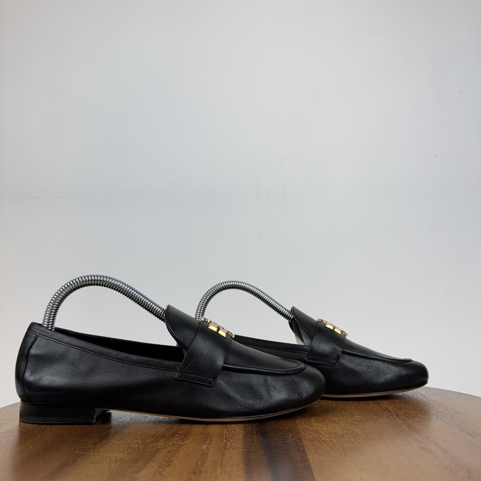 Womens Tory Burch Eleanor Black Leather Gold Hardware Casual Loafers Size 7 GUC