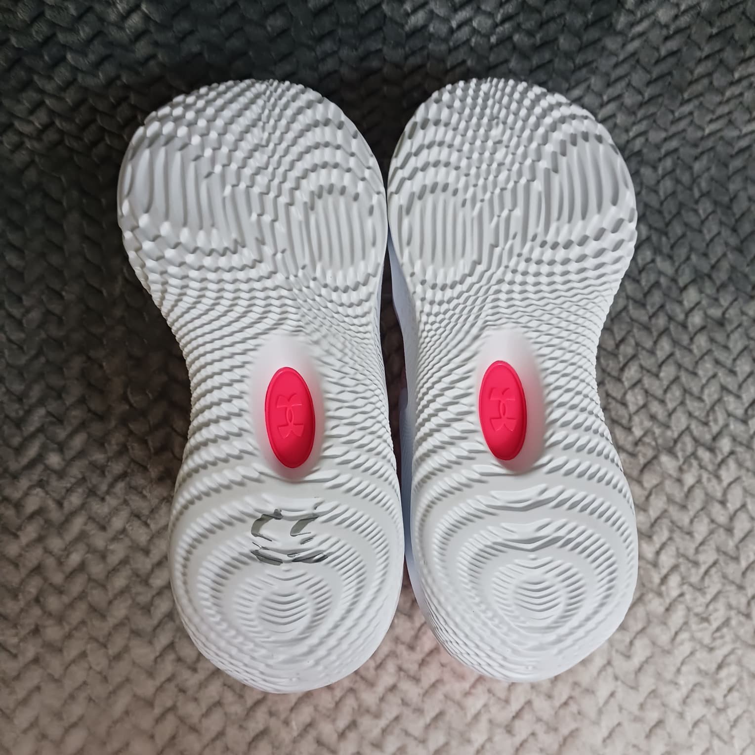 Under Armour Flow Highlight Ace Women’s Volleyball Shoes Hot Pink white Size 7