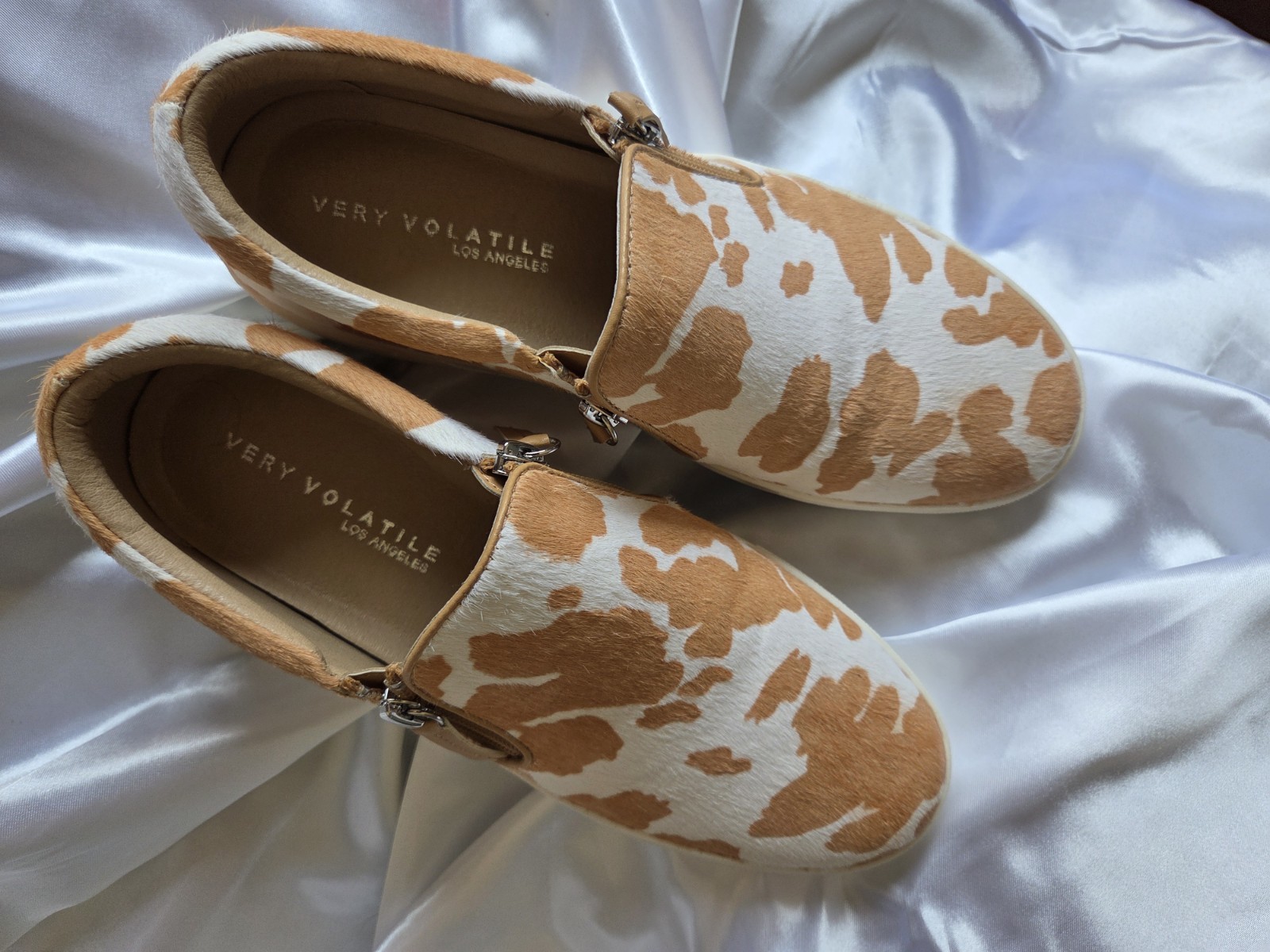 Very Volatile Normande Cow Print Calf Hair Slip On Sneakers Size 9 Zip…