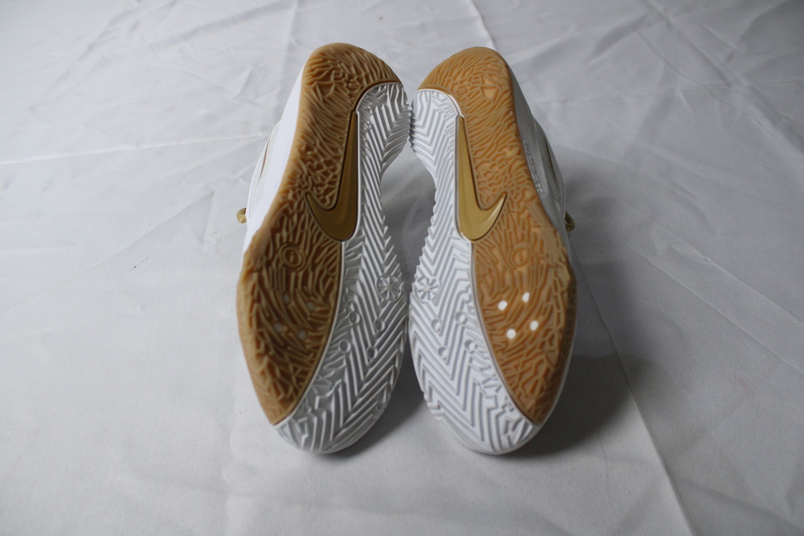 Nike Adults HyperAce 3 Volleyball Shoe JL3 White/Gold Size US:7.5W/6M UK:5W/5.5M
