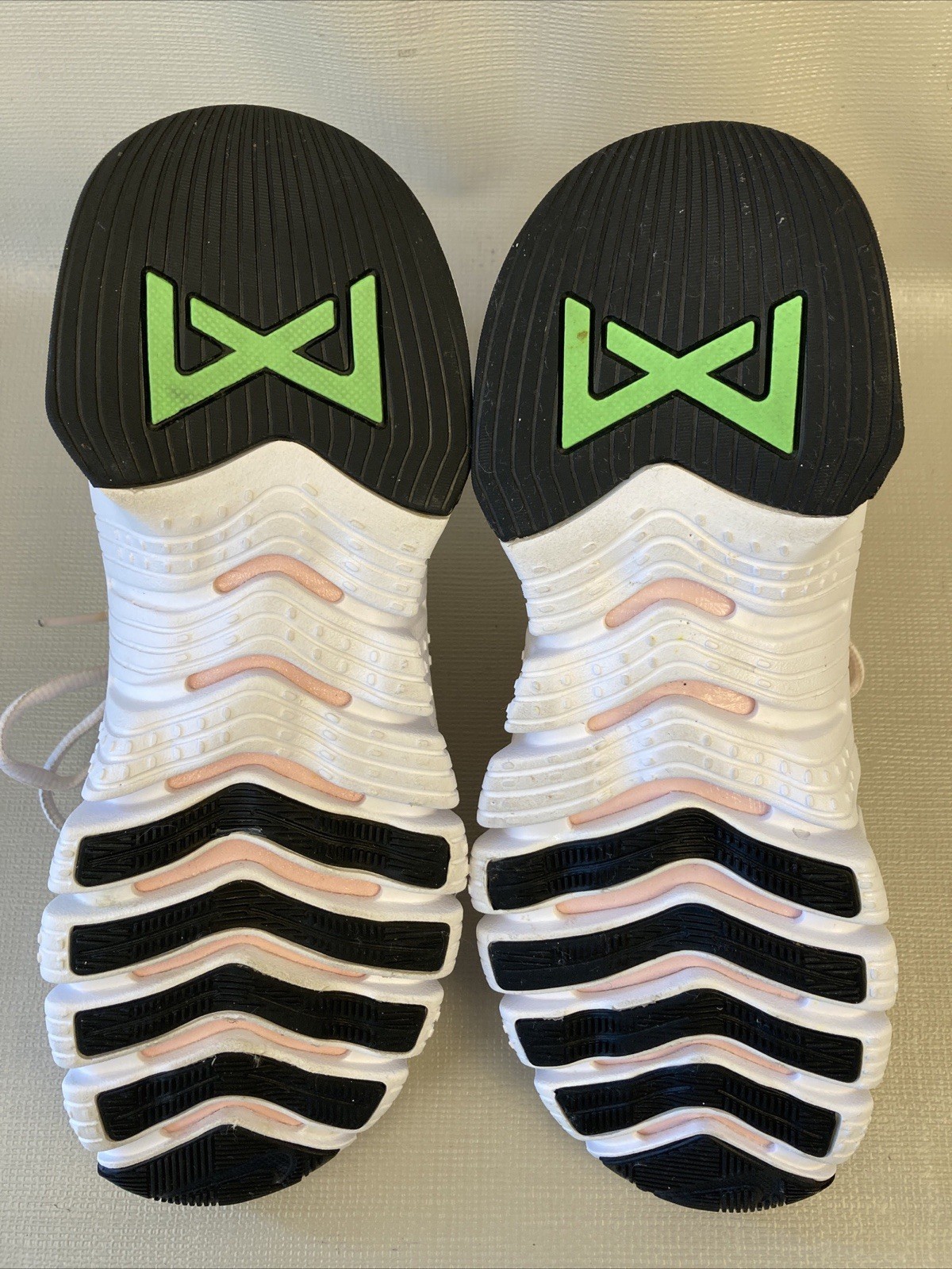 Nike Free Metcon 4 Light Soft Pink White Black Green Strike Women’s Size 8.5 EUC