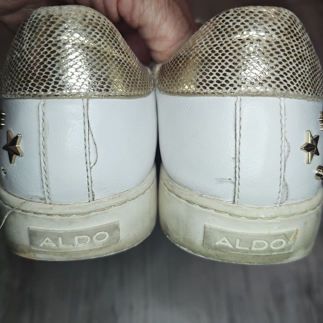 Streetwear Edgy White Gold Glitter Star Studded Low Top Lace Up Wom. Sz 8.5