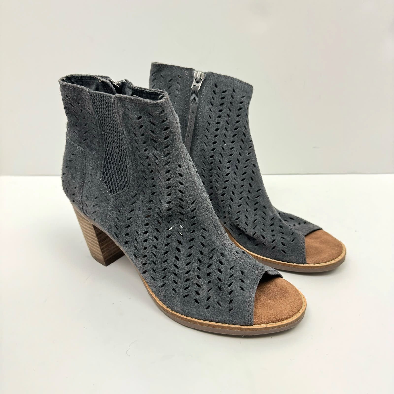 TOMS 8 Majorca Gray Suede Leather Perforated Open Toe Ankle Bootie Heeled Sandal